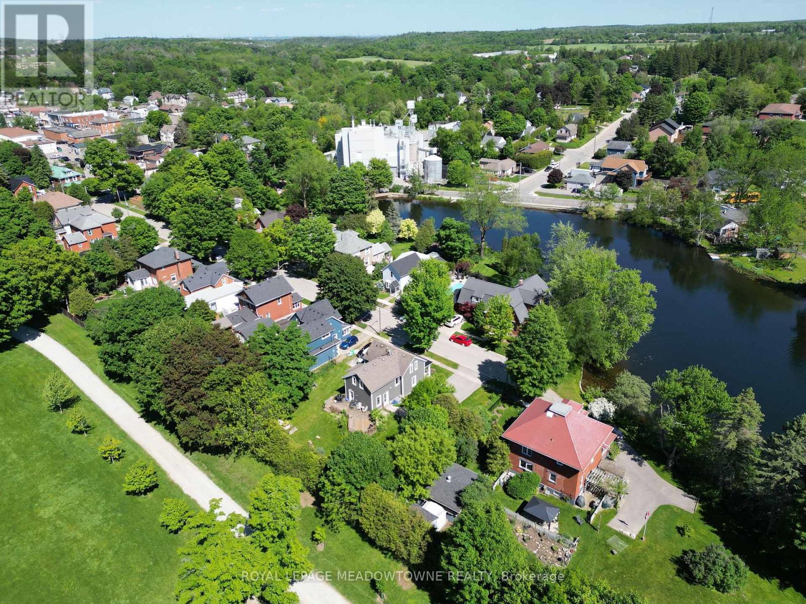 87 Lake Avenue, Halton Hills (Ac Acton), Ontario  L7J 1G1 - Photo 4 - W12930754