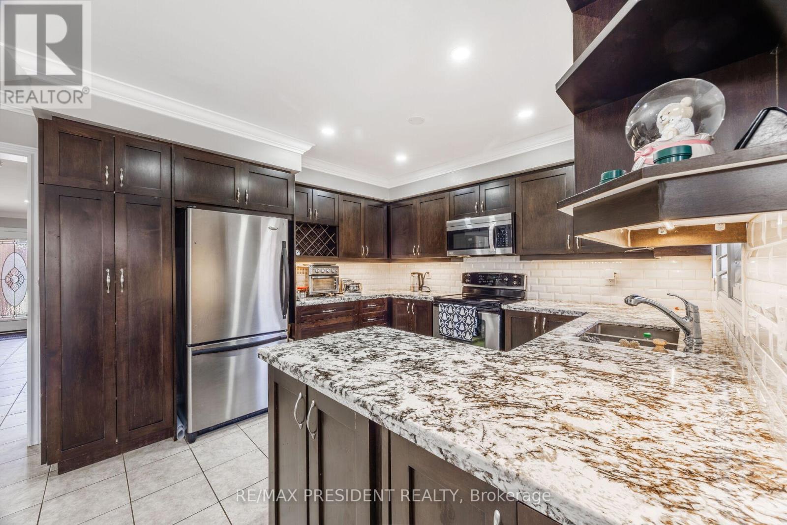 14 Samuel Crescent, Halton Hills (Georgetown), Ontario  L7G 5J2 - Photo 13 - W12932182