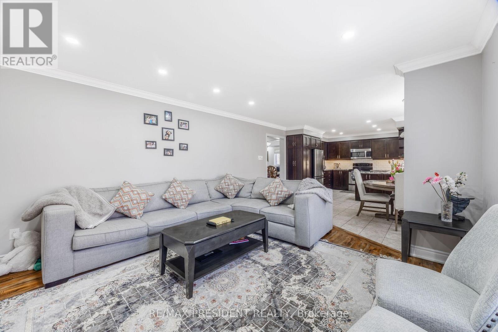 14 Samuel Crescent, Halton Hills (Georgetown), Ontario  L7G 5J2 - Photo 7 - W12932182