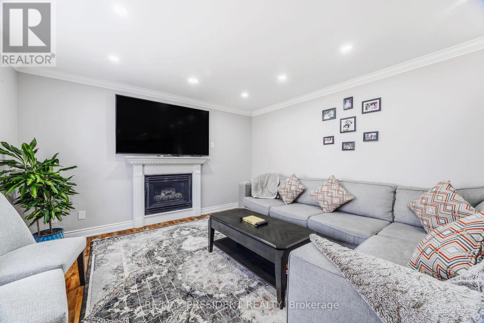 14 Samuel Crescent, Halton Hills (Georgetown), Ontario  L7G 5J2 - Photo 9 - W12932182