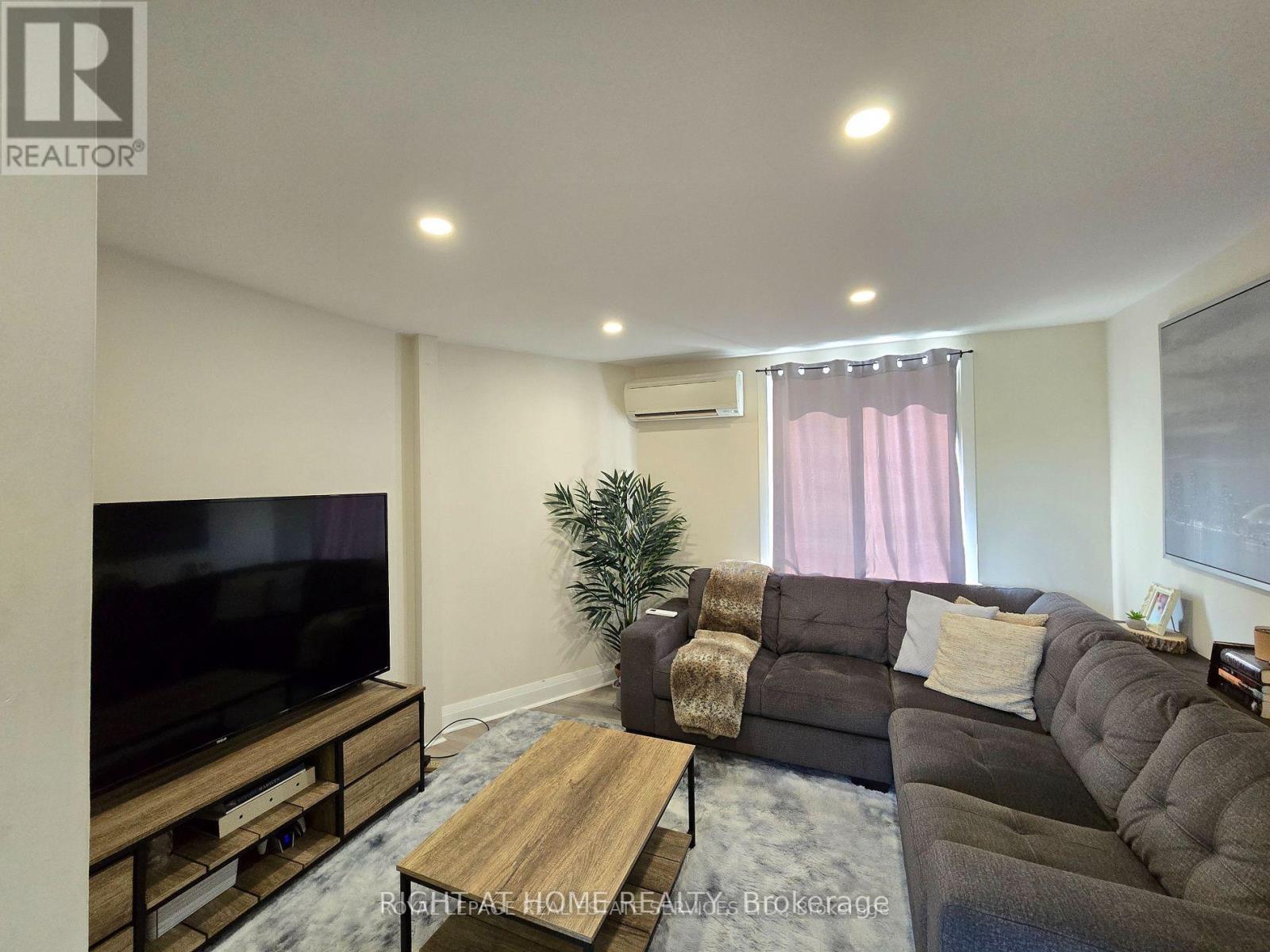 2 - 18 Ewing Street, Halton Hills (Georgetown), Ontario  L7G 2P7 - Photo 8 - W12933388