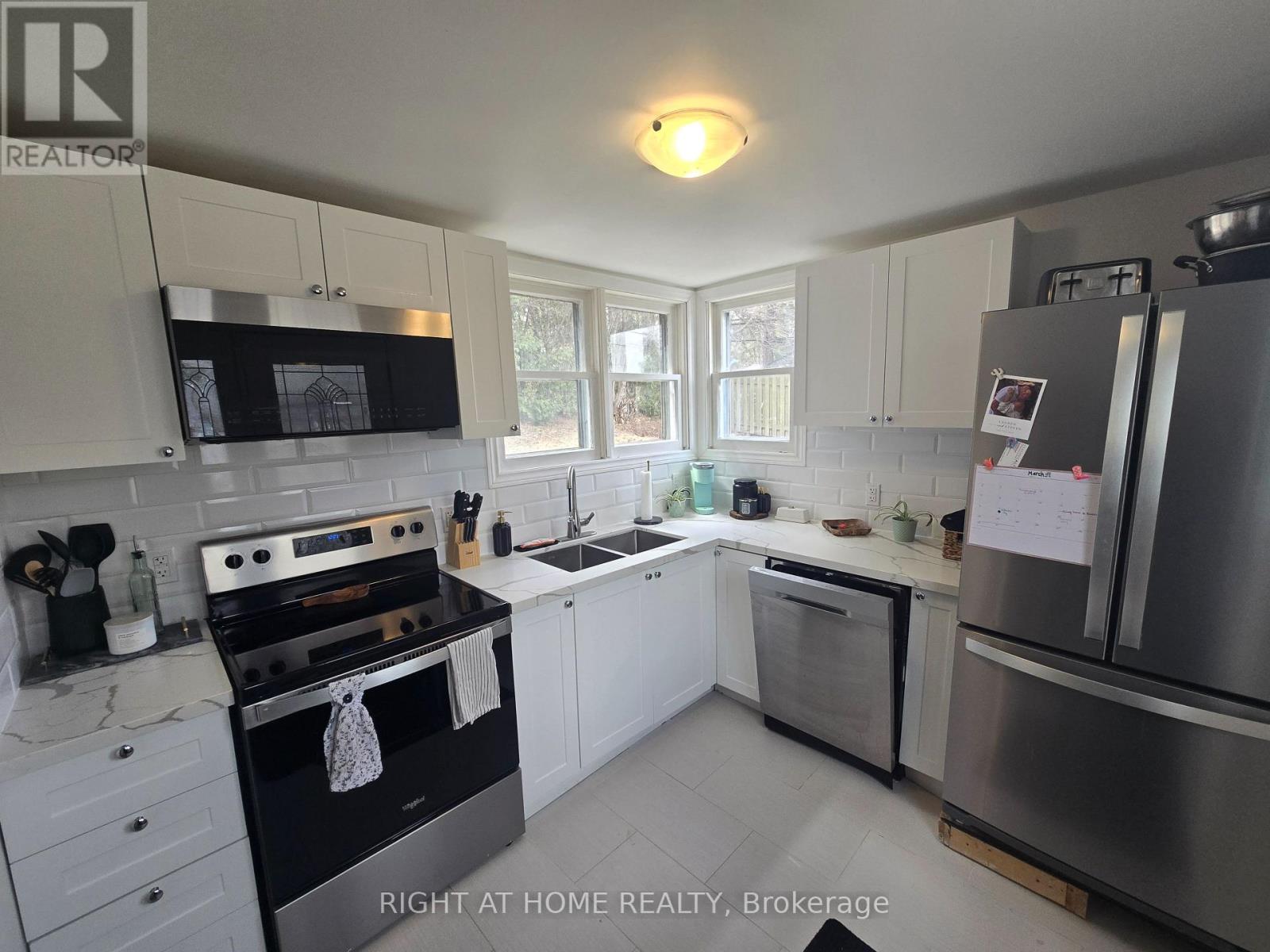 3 - 18 Ewing Street, Halton Hills (Georgetown), Ontario  L7G 2P7 - Photo 7 - W12933412