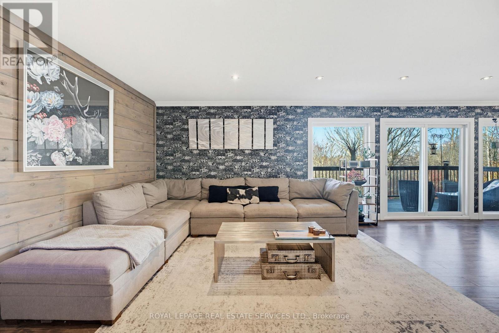 18 Cherry Street, Halton Hills (Georgetown), Ontario  L7G 3J8 - Photo 12 - W12933612