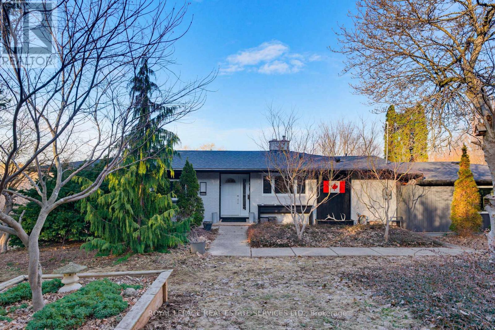 18 Cherry Street, Halton Hills (Georgetown), Ontario  L7G 3J8 - Photo 3 - W12933612