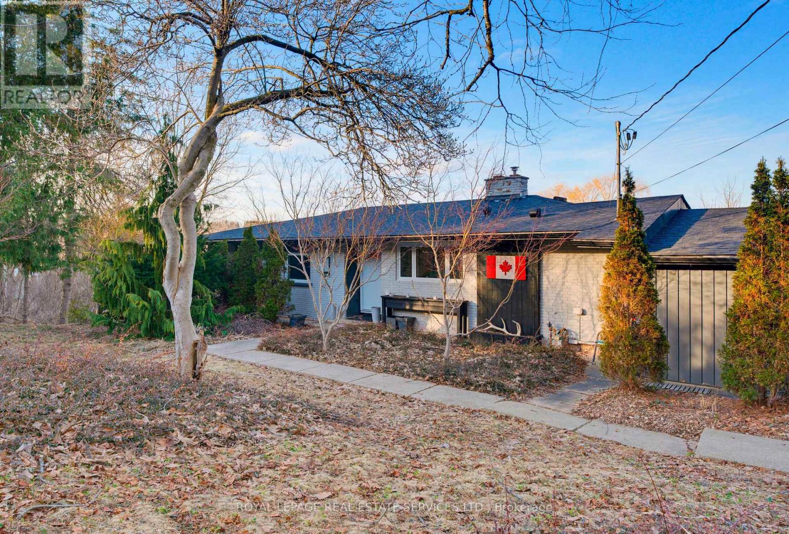 18 Cherry Street, Halton Hills (Georgetown), Ontario  L7G 3J8 - Photo 4 - W12933612