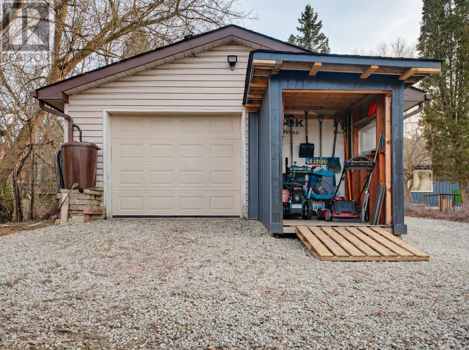 18 Cherry Street, Halton Hills (Georgetown), Ontario  L7G 3J8 - Photo 49 - W12933612