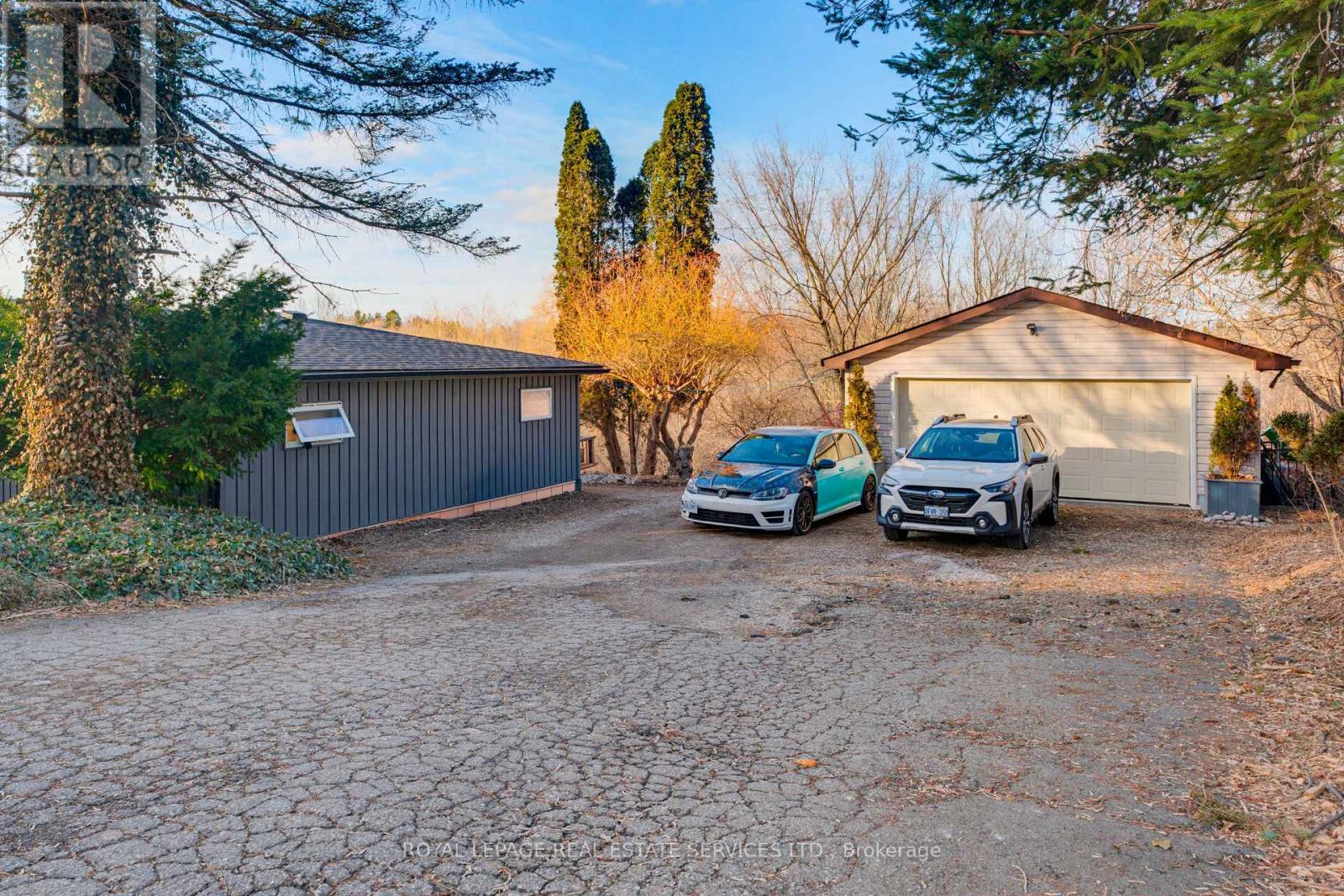 18 Cherry Street, Halton Hills (Georgetown), Ontario  L7G 3J8 - Photo 5 - W12933612