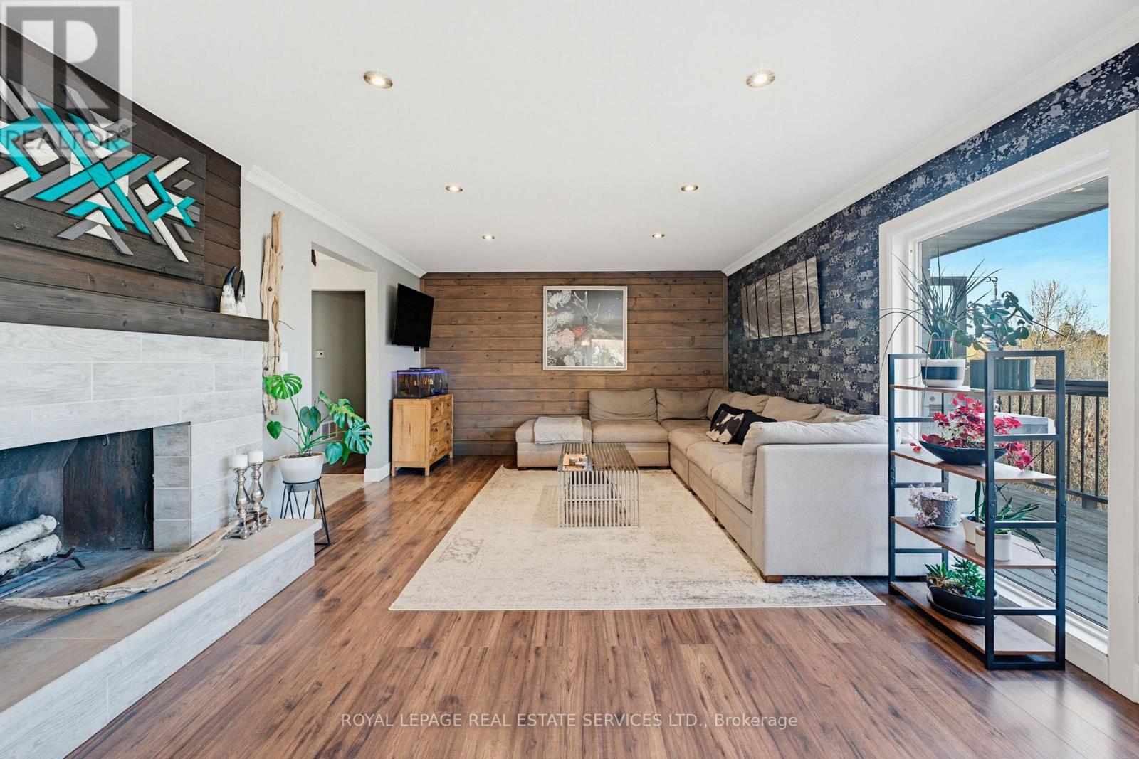 18 Cherry Street, Halton Hills (Georgetown), Ontario  L7G 3J8 - Photo 9 - W12933612