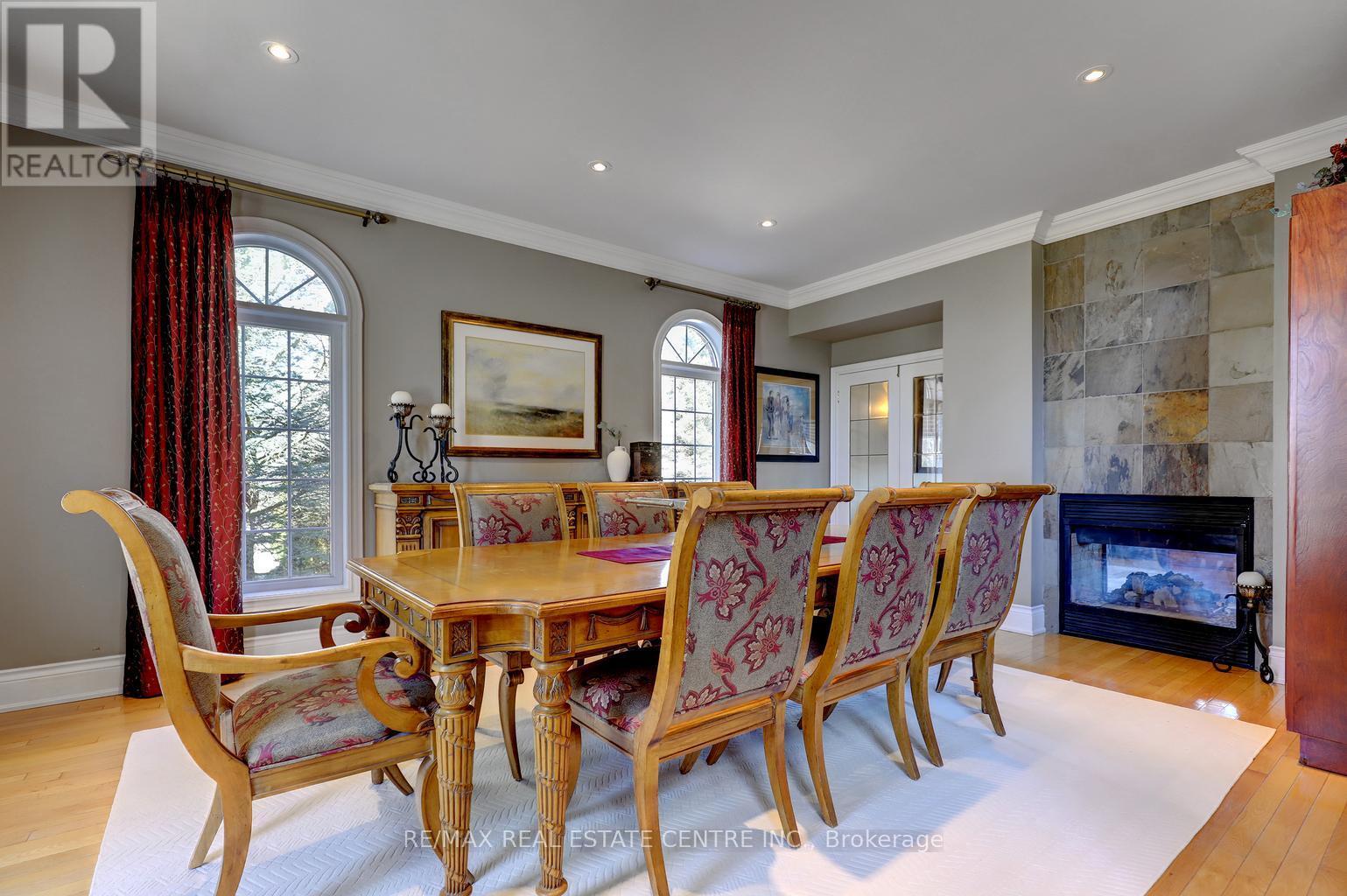 8 Deer Run Crescent, Halton Hills (Es Rural Esquesing), Ontario  L7J 2L7 - Photo 10 - W12936628