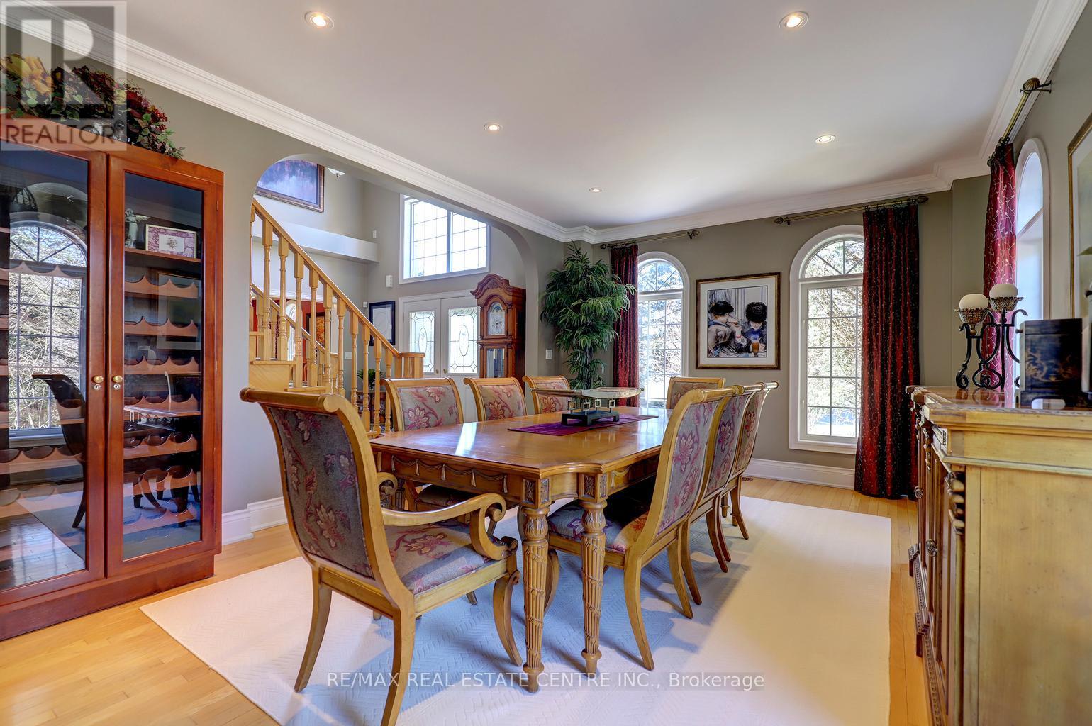 8 Deer Run Crescent, Halton Hills (Es Rural Esquesing), Ontario  L7J 2L7 - Photo 11 - W12936628