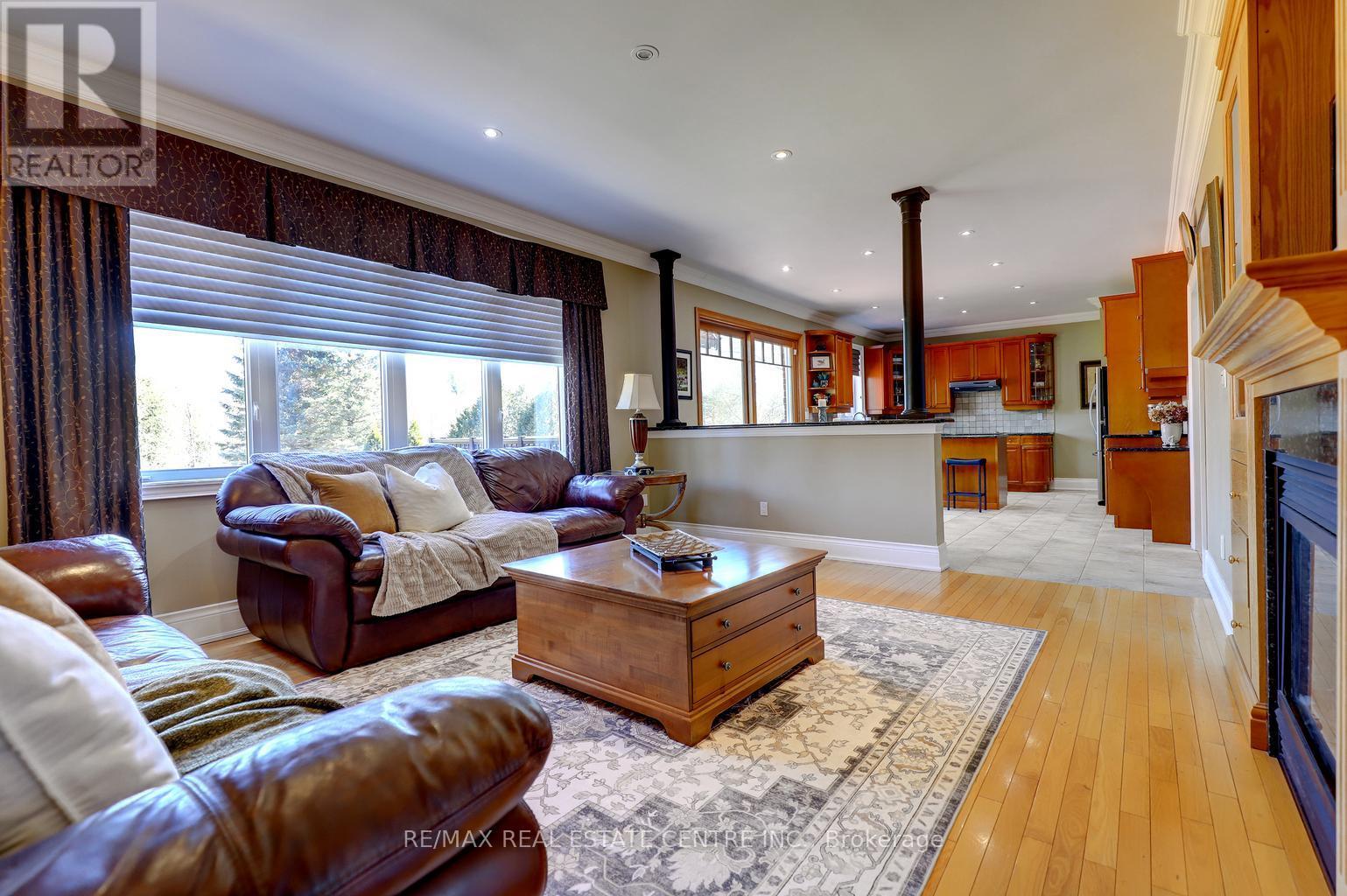 8 Deer Run Crescent, Halton Hills (Es Rural Esquesing), Ontario  L7J 2L7 - Photo 13 - W12936628