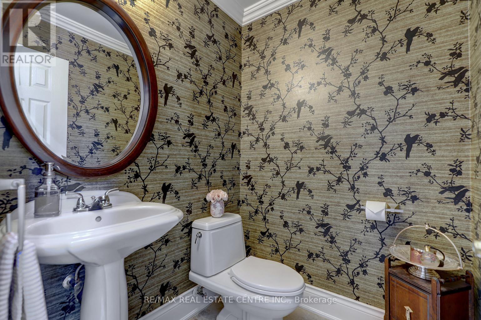 8 Deer Run Crescent, Halton Hills (Es Rural Esquesing), Ontario  L7J 2L7 - Photo 21 - W12936628