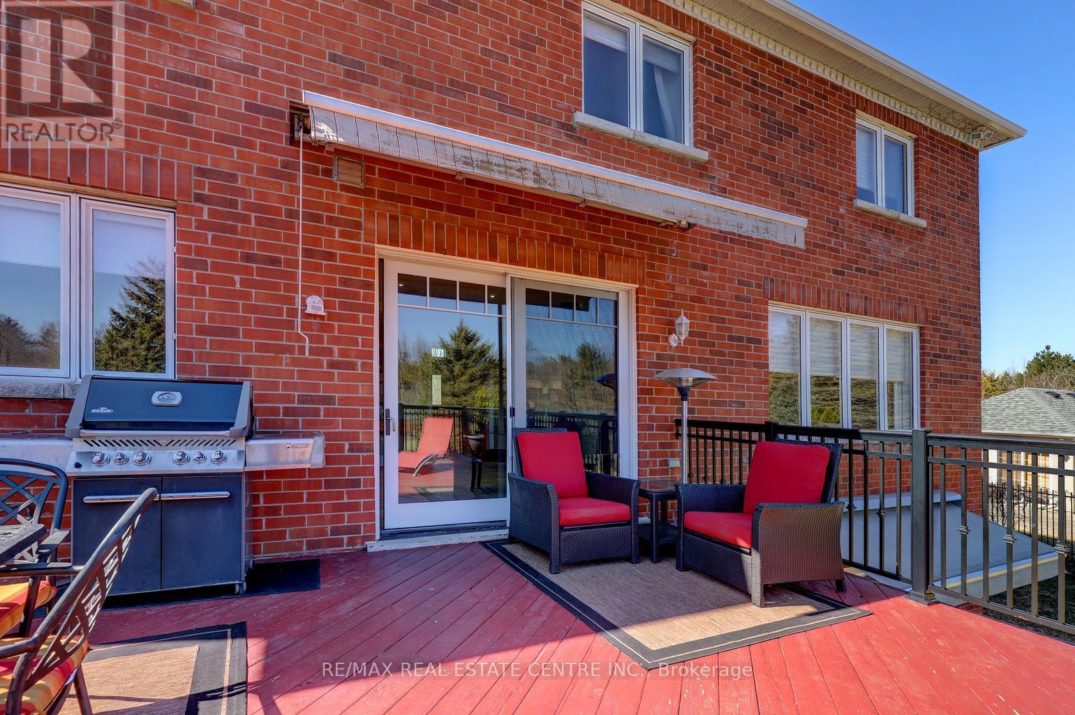 8 Deer Run Crescent, Halton Hills (Es Rural Esquesing), Ontario  L7J 2L7 - Photo 22 - W12936628