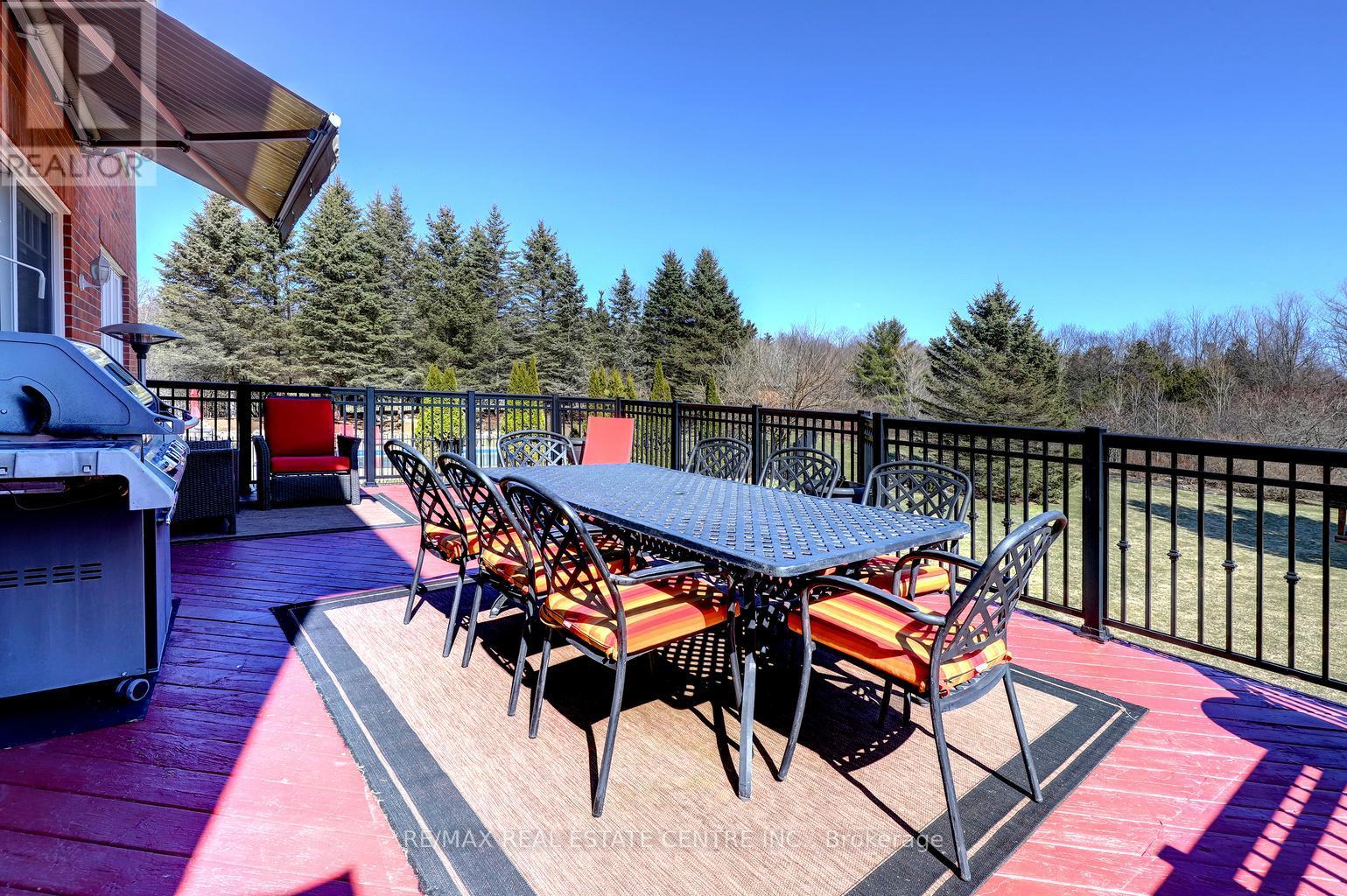 8 Deer Run Crescent, Halton Hills (Es Rural Esquesing), Ontario  L7J 2L7 - Photo 23 - W12936628