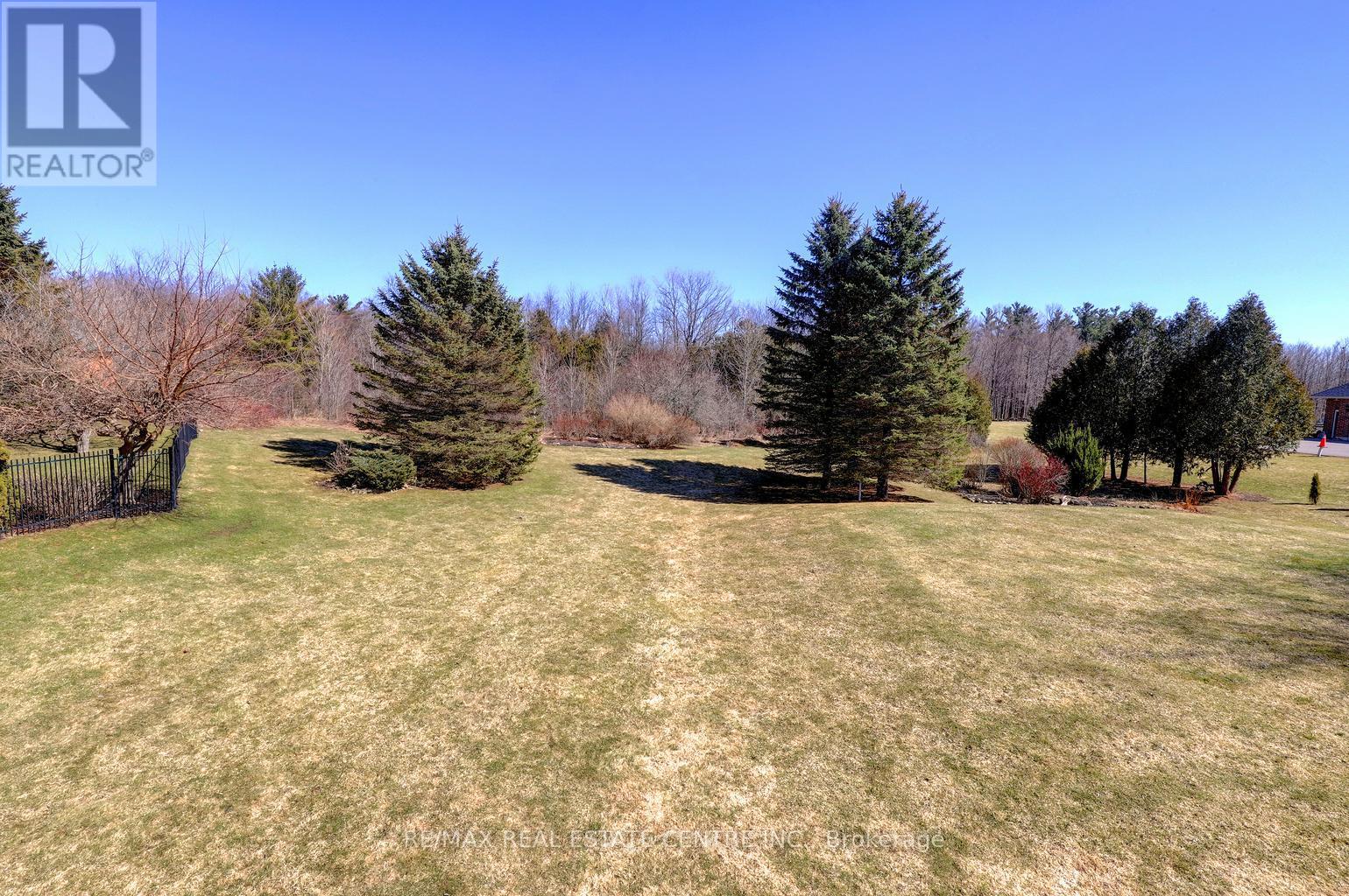 8 Deer Run Crescent, Halton Hills (Es Rural Esquesing), Ontario  L7J 2L7 - Photo 24 - W12936628