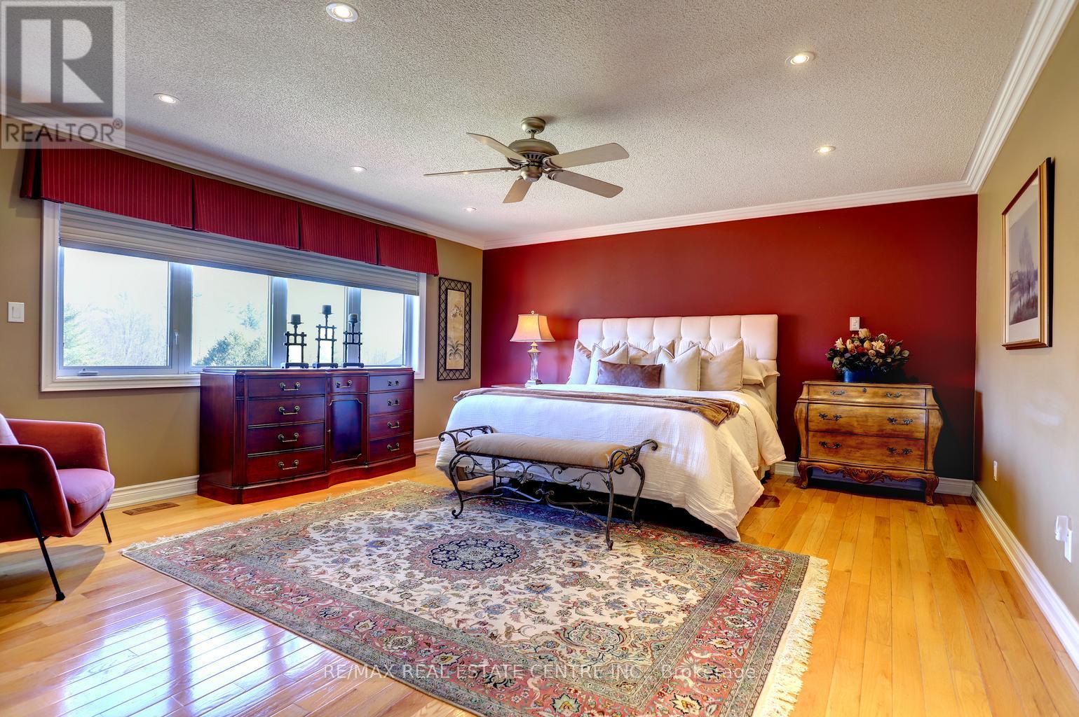 8 Deer Run Crescent, Halton Hills (Es Rural Esquesing), Ontario  L7J 2L7 - Photo 27 - W12936628