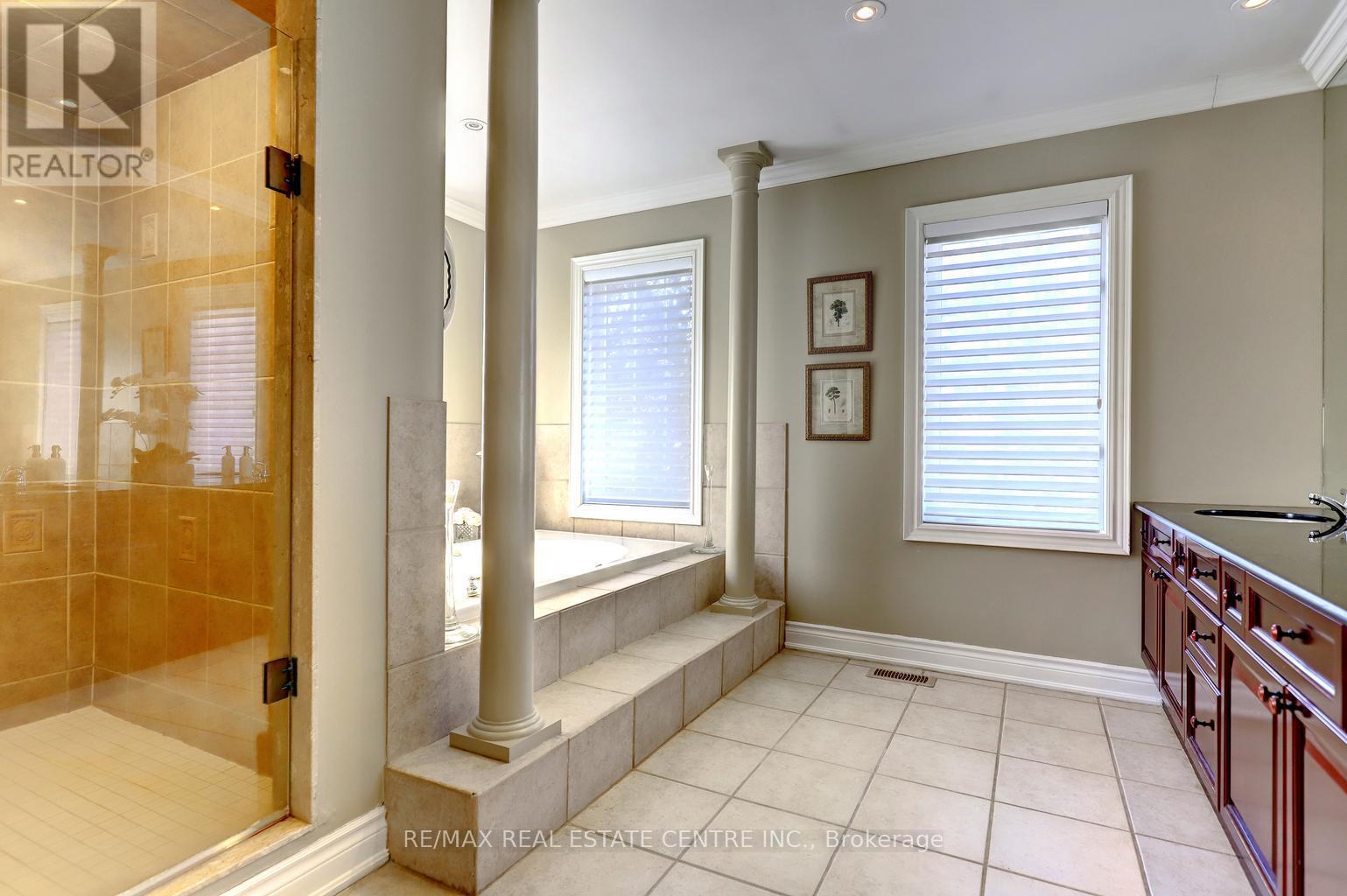 8 Deer Run Crescent, Halton Hills (Es Rural Esquesing), Ontario  L7J 2L7 - Photo 31 - W12936628