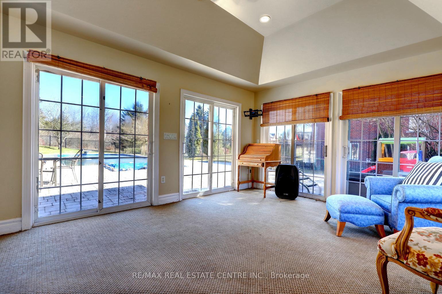 8 Deer Run Crescent, Halton Hills (Es Rural Esquesing), Ontario  L7J 2L7 - Photo 47 - W12936628