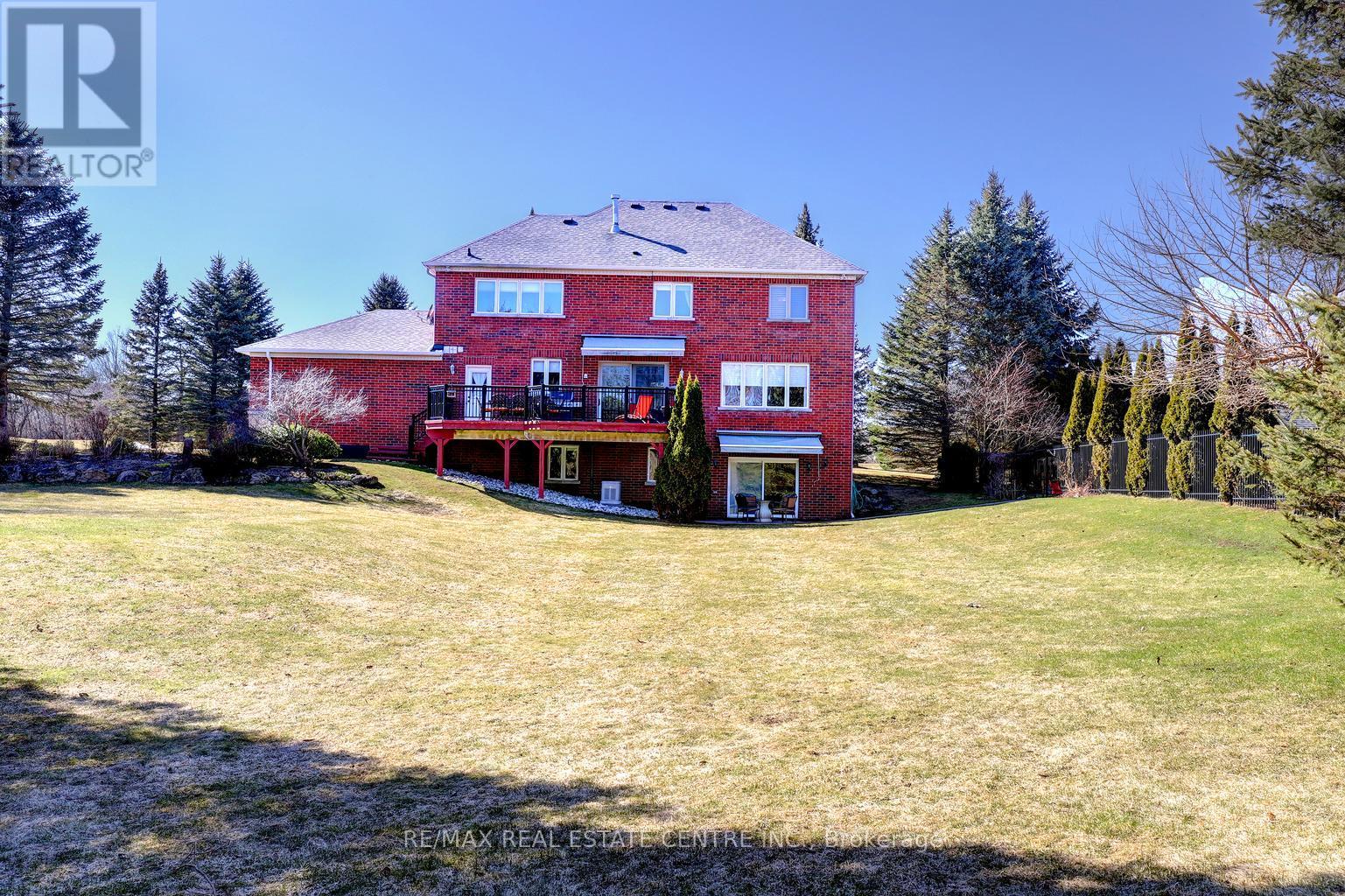 8 Deer Run Crescent, Halton Hills (Es Rural Esquesing), Ontario  L7J 2L7 - Photo 50 - W12936628