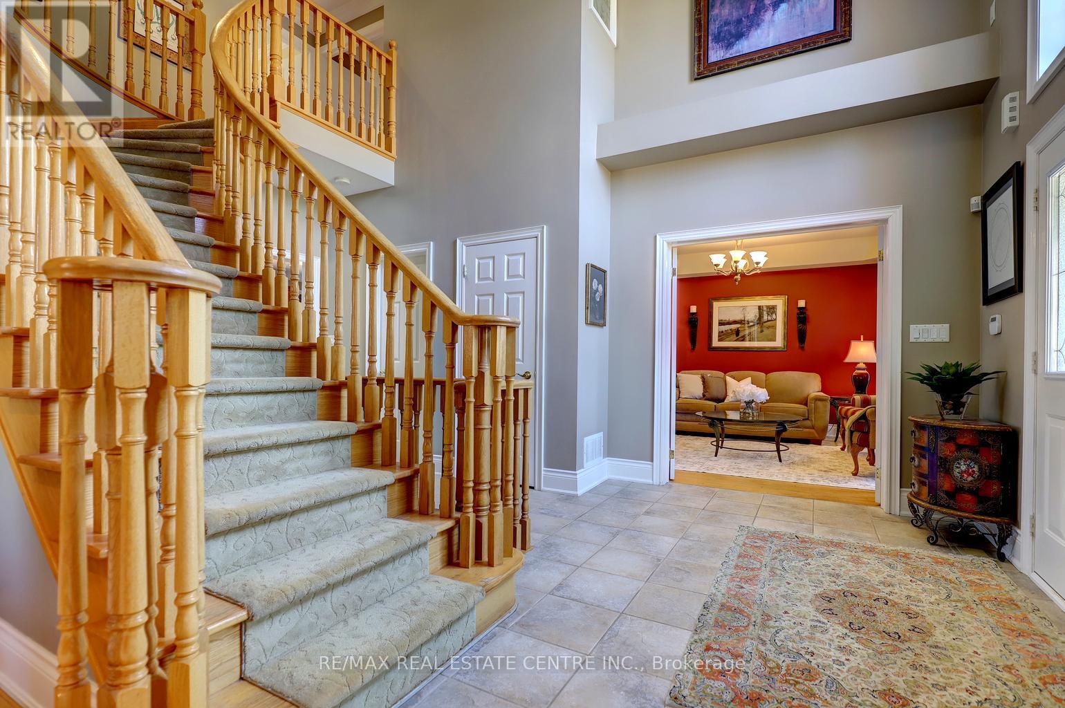 8 Deer Run Crescent, Halton Hills (Es Rural Esquesing), Ontario  L7J 2L7 - Photo 6 - W12936628