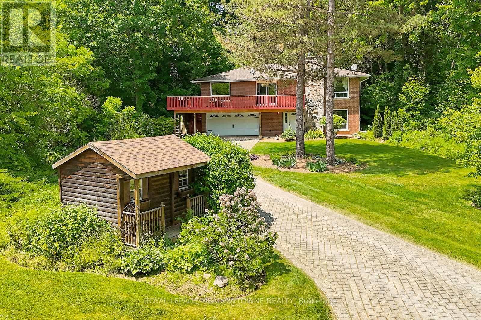 4 Ann Street, Halton Hills (Georgetown), Ontario  L7G 2V2 - Photo 1 - W12938610