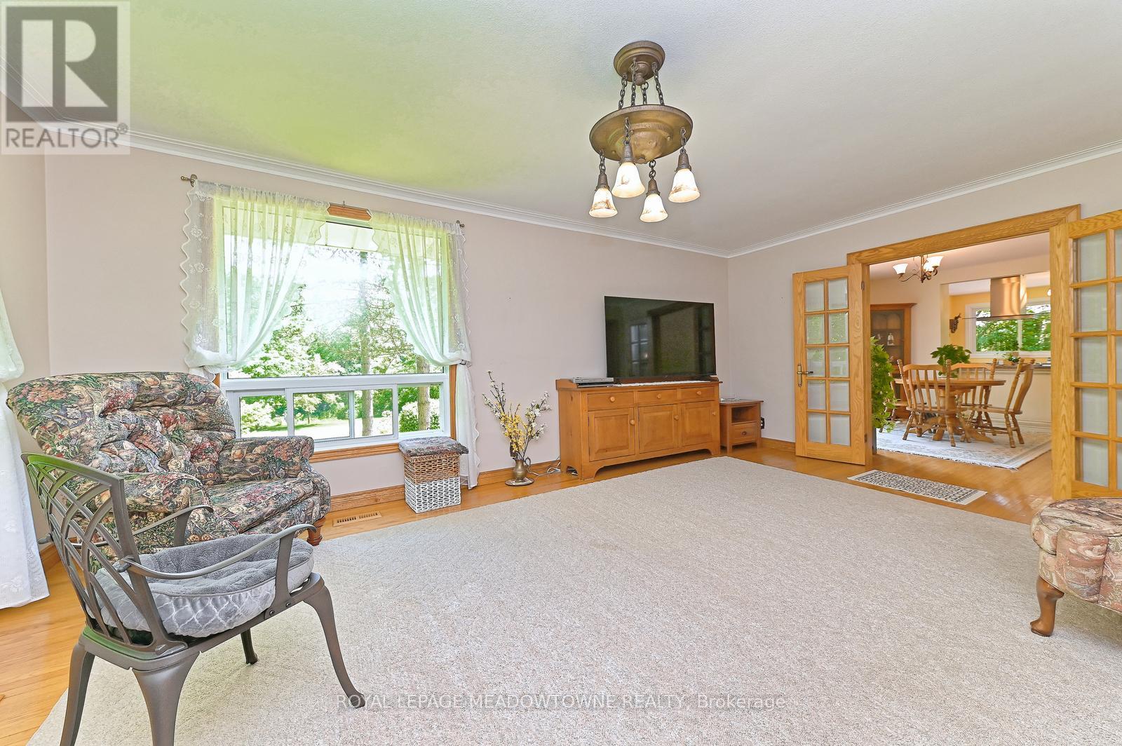 4 Ann Street, Halton Hills (Georgetown), Ontario  L7G 2V2 - Photo 28 - W12938610