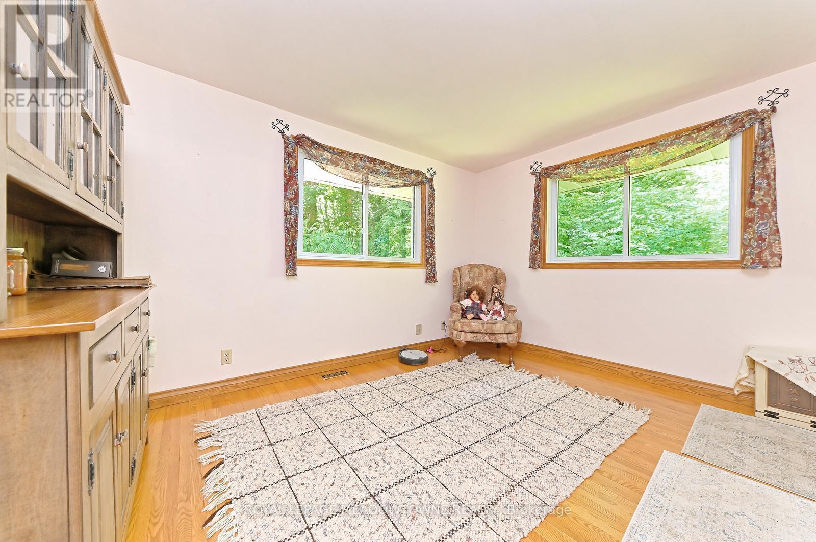 4 Ann Street, Halton Hills (Georgetown), Ontario  L7G 2V2 - Photo 29 - W12938610