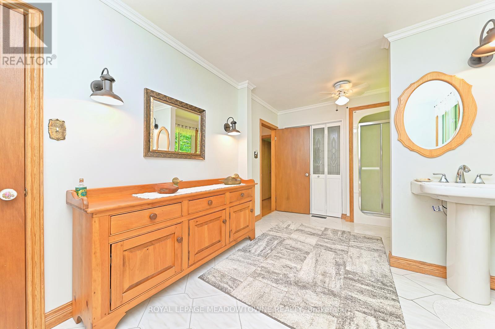 4 Ann Street, Halton Hills (Georgetown), Ontario  L7G 2V2 - Photo 33 - W12938610