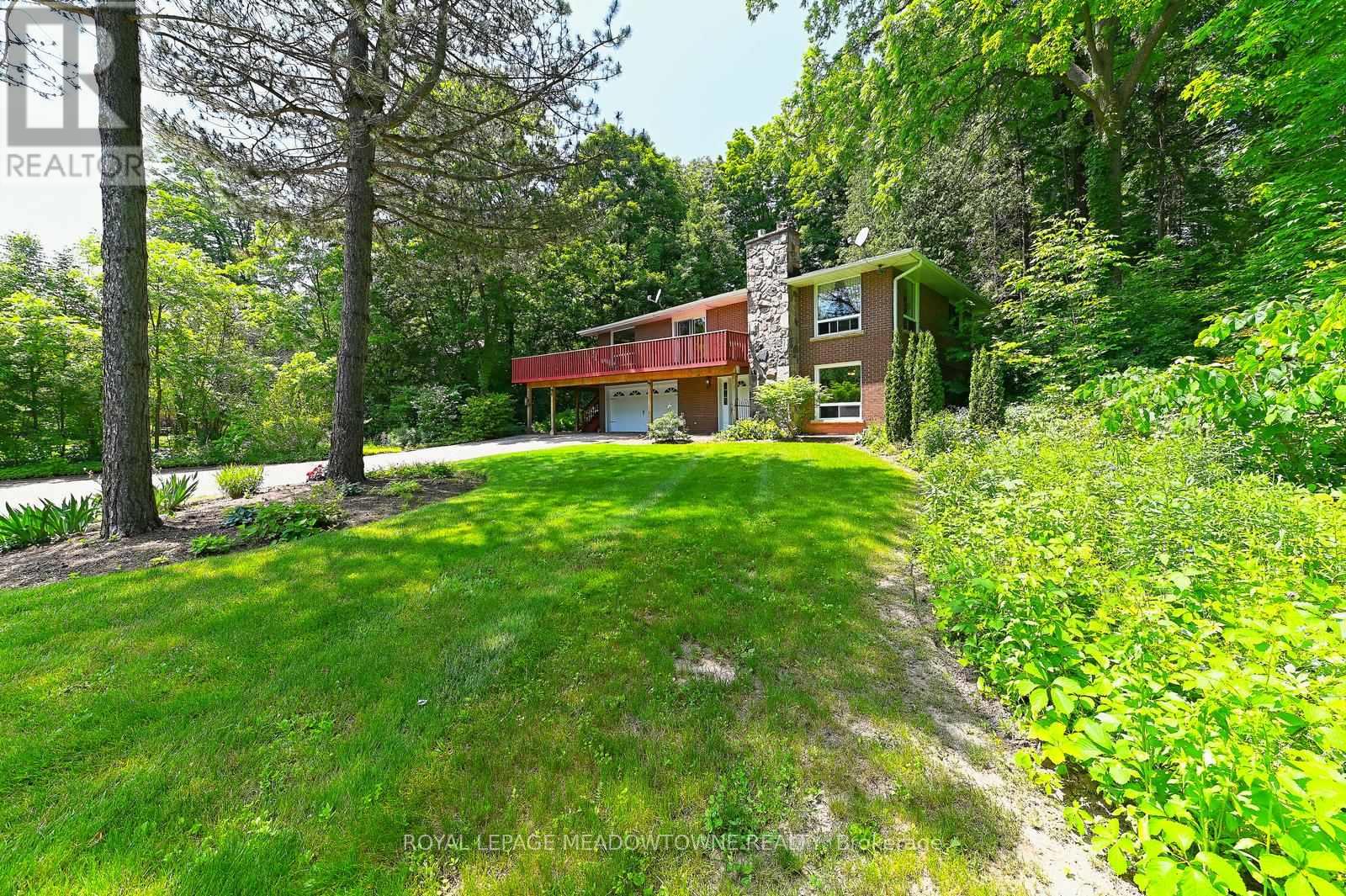 4 Ann Street, Halton Hills (Georgetown), Ontario  L7G 2V2 - Photo 4 - W12938610