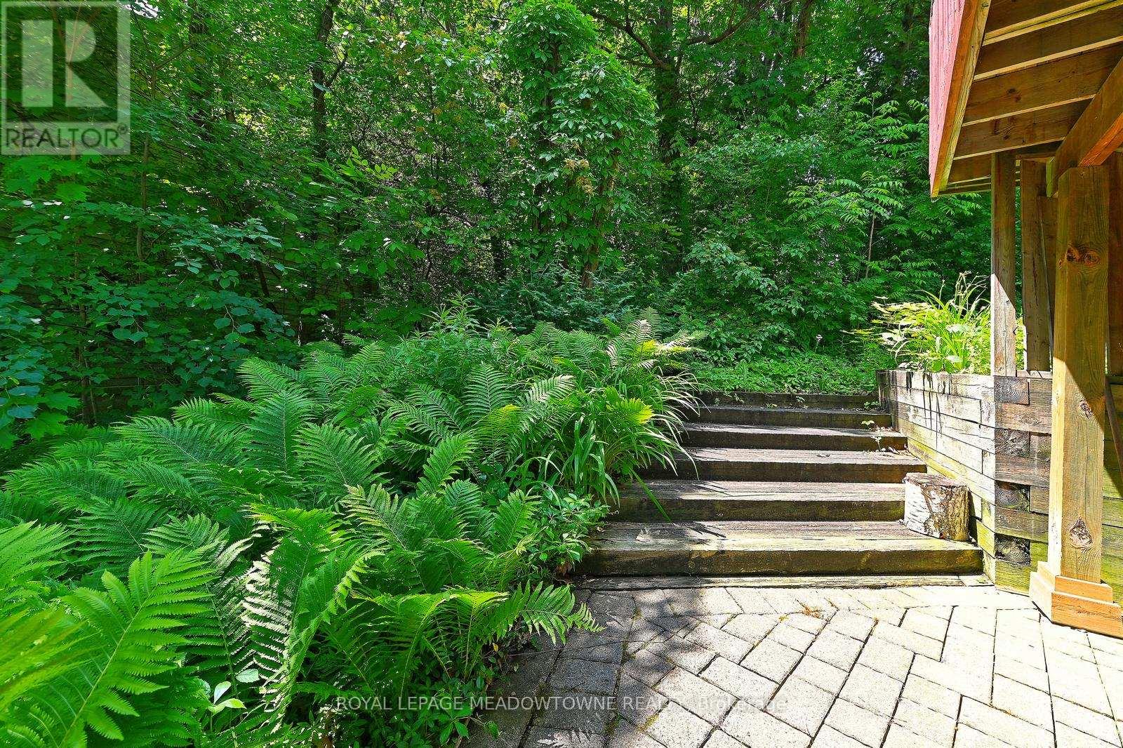 4 Ann Street, Halton Hills (Georgetown), Ontario  L7G 2V2 - Photo 40 - W12938610