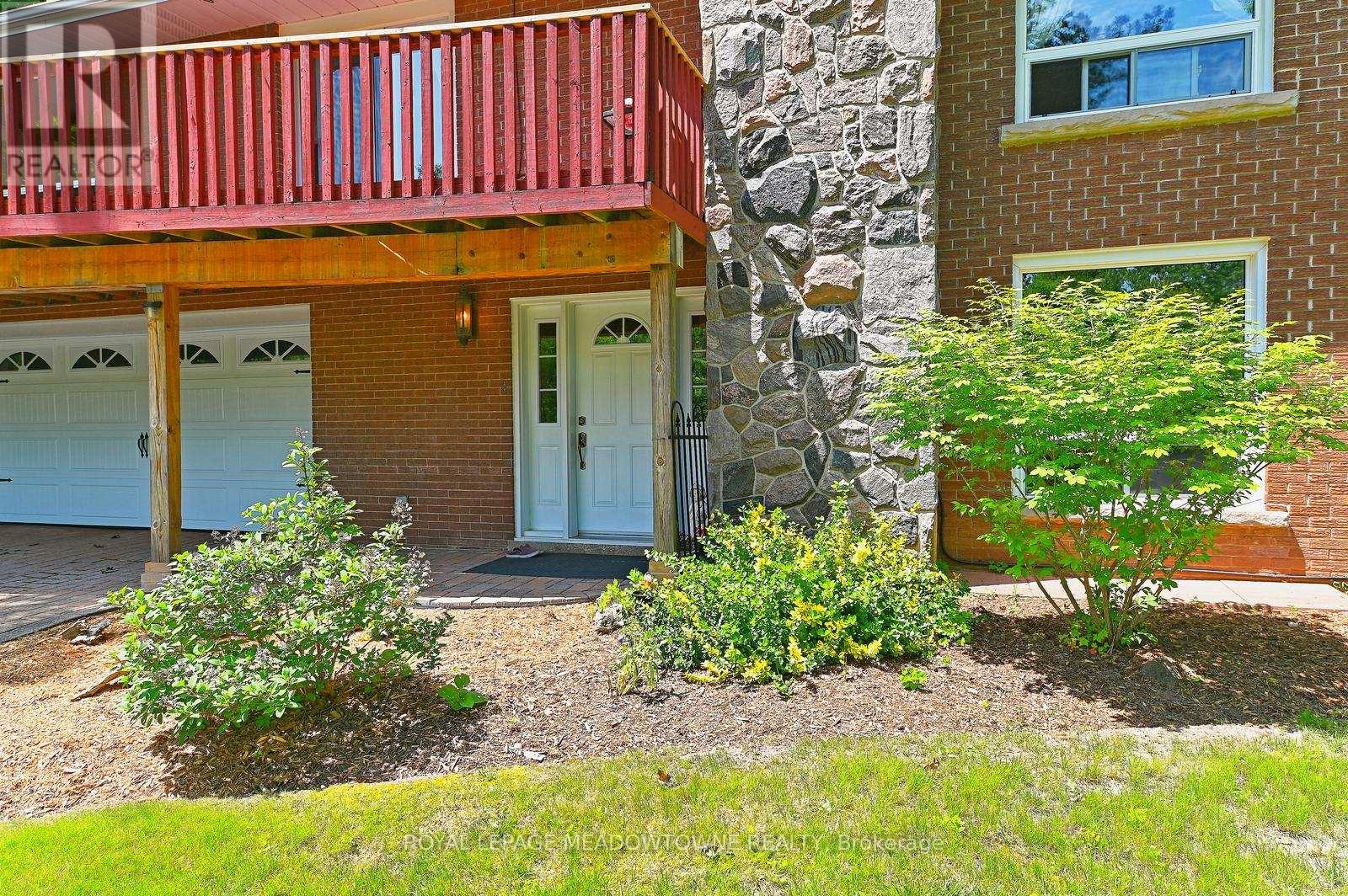 4 Ann Street, Halton Hills (Georgetown), Ontario  L7G 2V2 - Photo 7 - W12938610