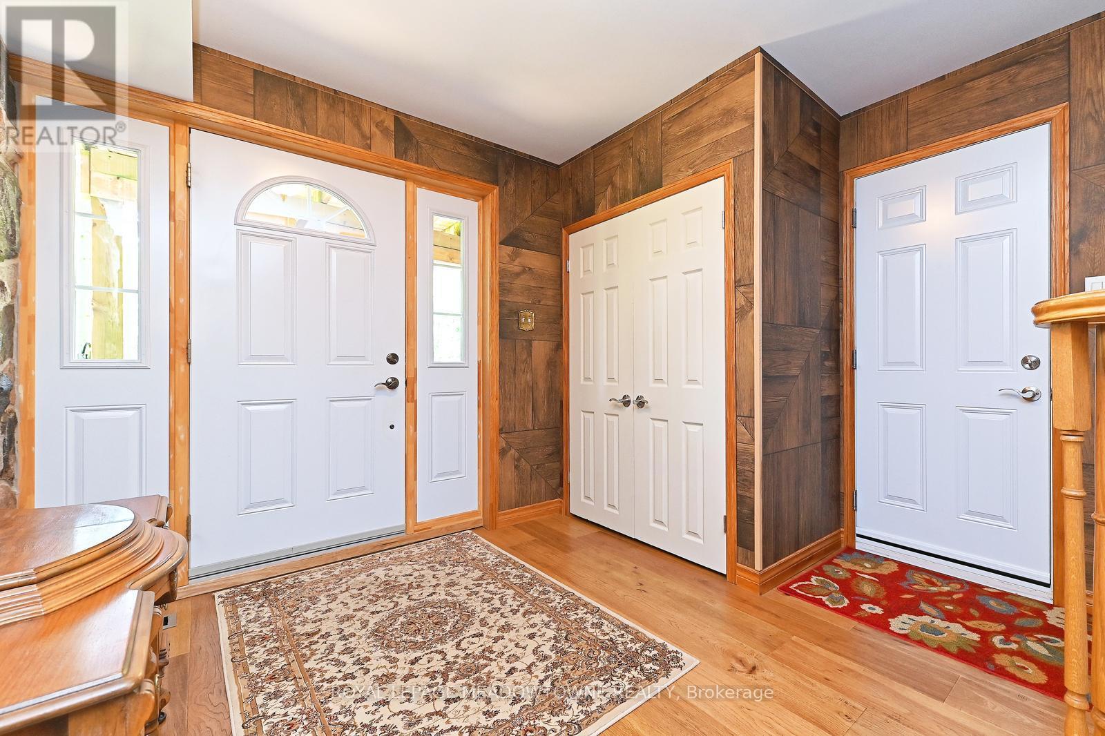 4 Ann Street, Halton Hills (Georgetown), Ontario  L7G 2V2 - Photo 8 - W12938610