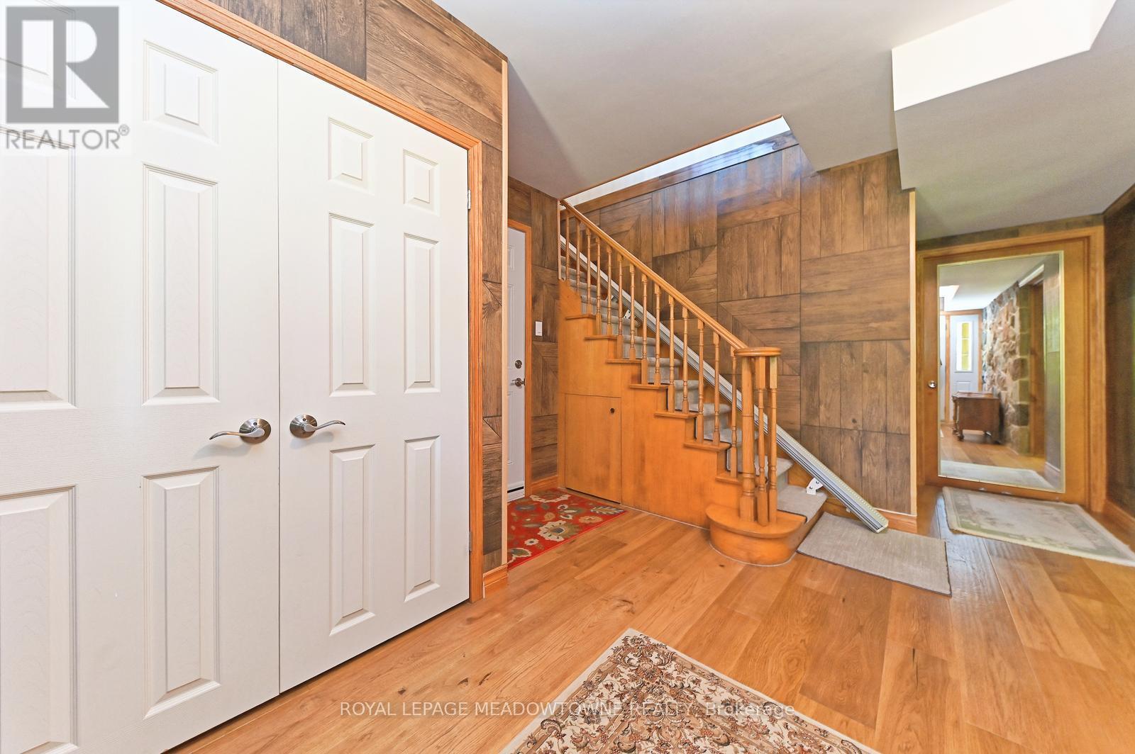 4 Ann Street, Halton Hills (Georgetown), Ontario  L7G 2V2 - Photo 9 - W12938610