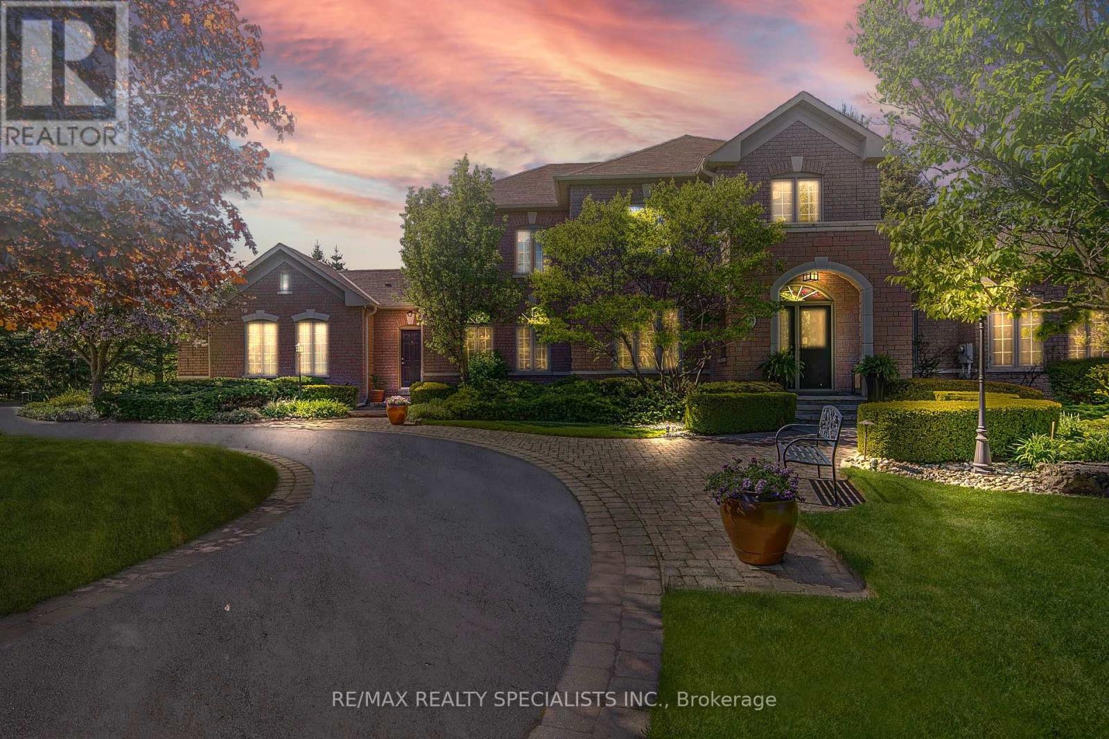 11 Bridlewood Boulevard, Halton Hills (Rural Halton Hills), Ontario  L0P 1H0 - Photo 1 - W12939078