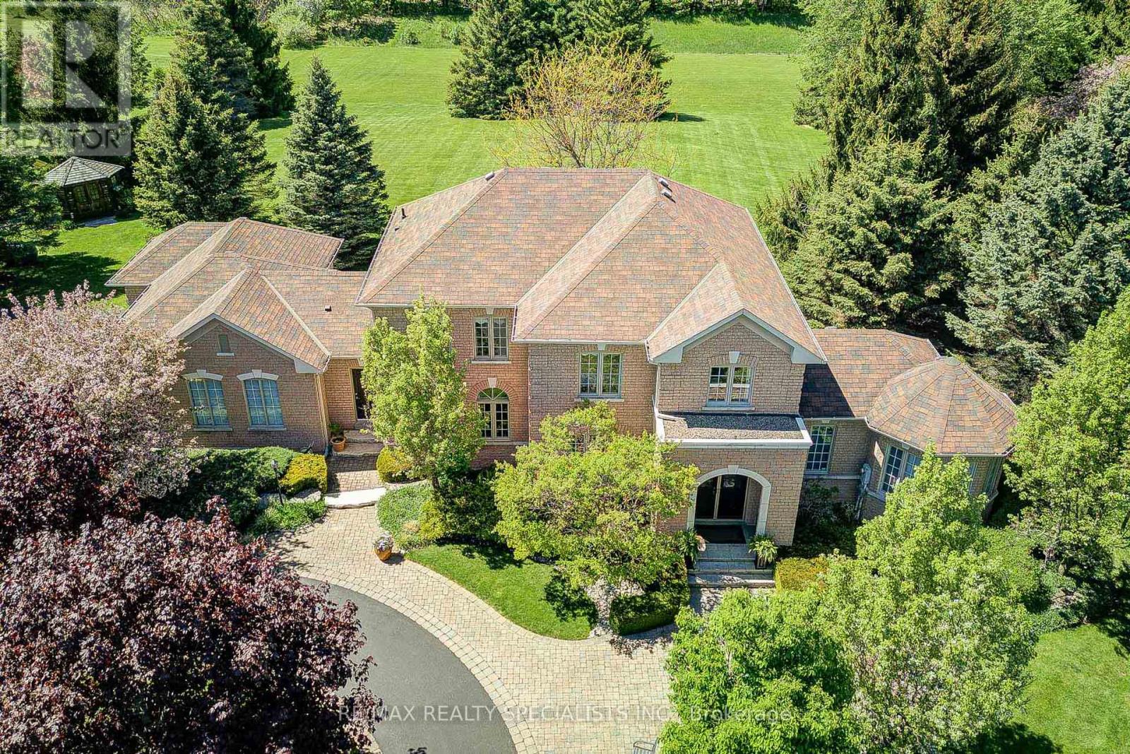 11 Bridlewood Boulevard, Halton Hills (Rural Halton Hills), Ontario  L0P 1H0 - Photo 3 - W12939078
