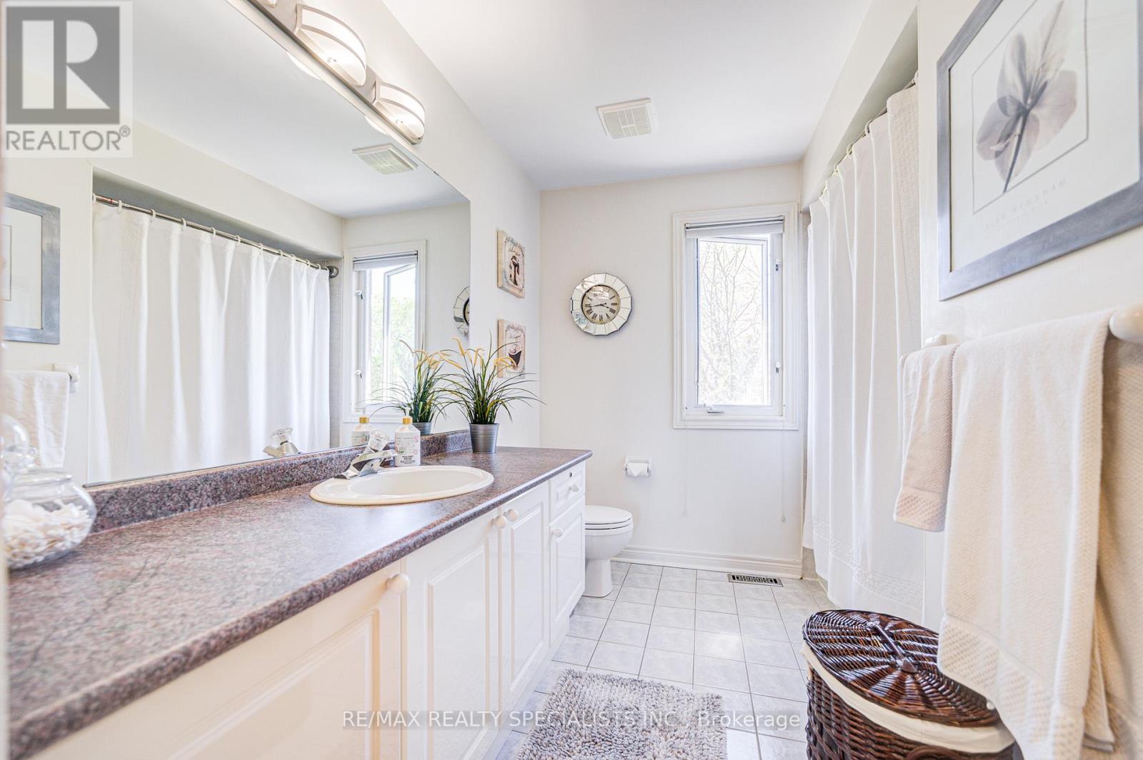 11 Bridlewood Boulevard, Halton Hills (Rural Halton Hills), Ontario  L0P 1H0 - Photo 33 - W12939078