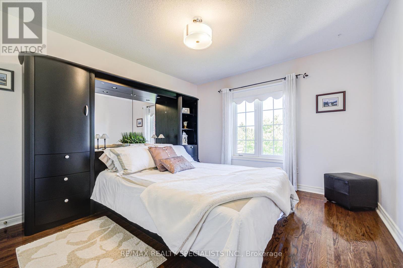 11 Bridlewood Boulevard, Halton Hills (Rural Halton Hills), Ontario  L0P 1H0 - Photo 34 - W12939078