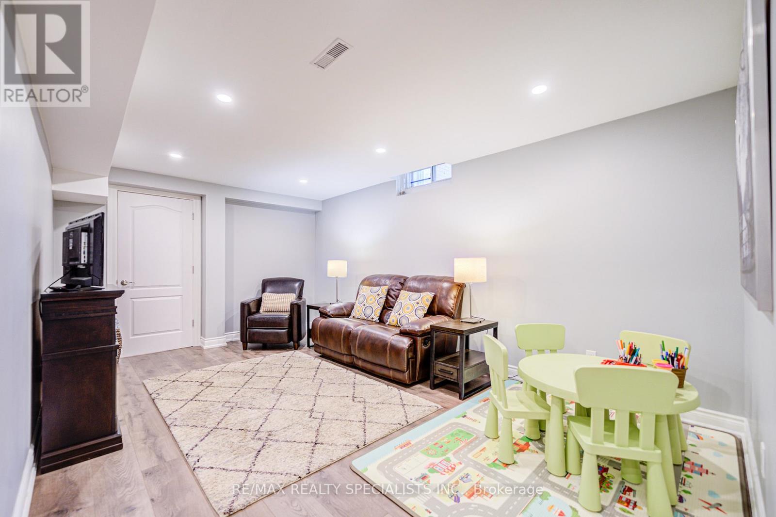 11 Bridlewood Boulevard, Halton Hills (Rural Halton Hills), Ontario  L0P 1H0 - Photo 42 - W12939078