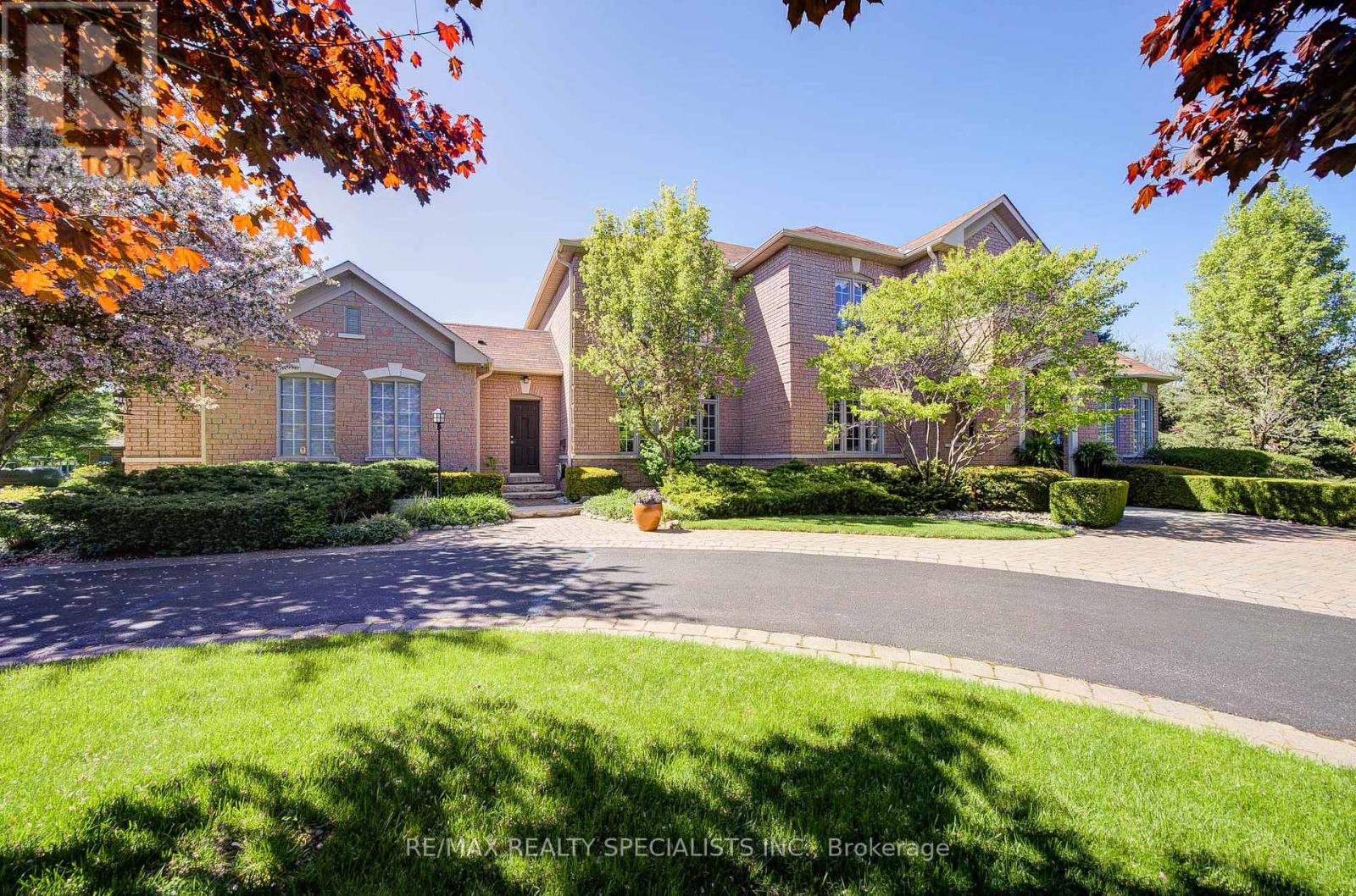 11 Bridlewood Boulevard, Halton Hills (Rural Halton Hills), Ontario  L0P 1H0 - Photo 7 - W12939078