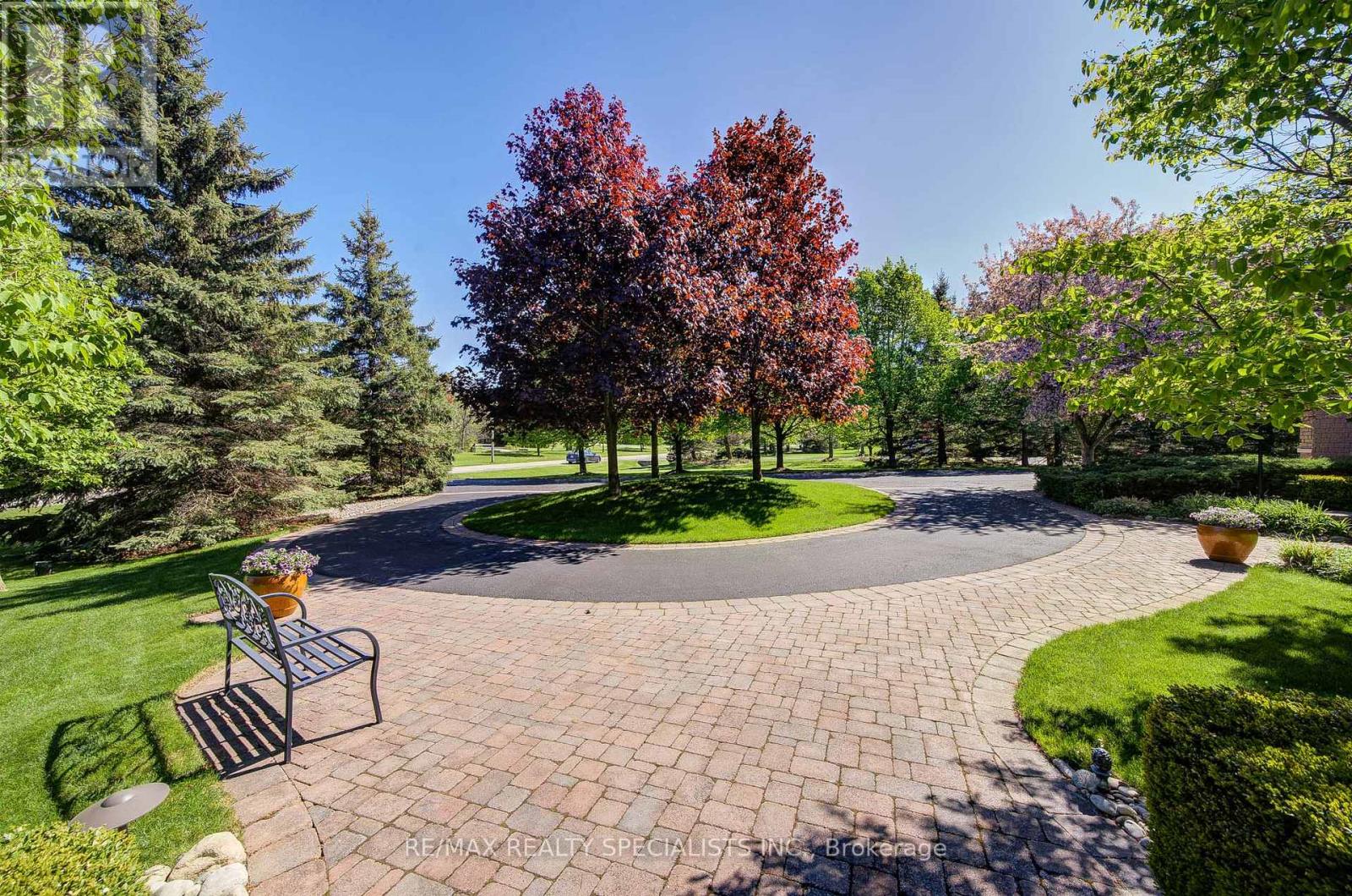 11 Bridlewood Boulevard, Halton Hills (Rural Halton Hills), Ontario  L0P 1H0 - Photo 8 - W12939078