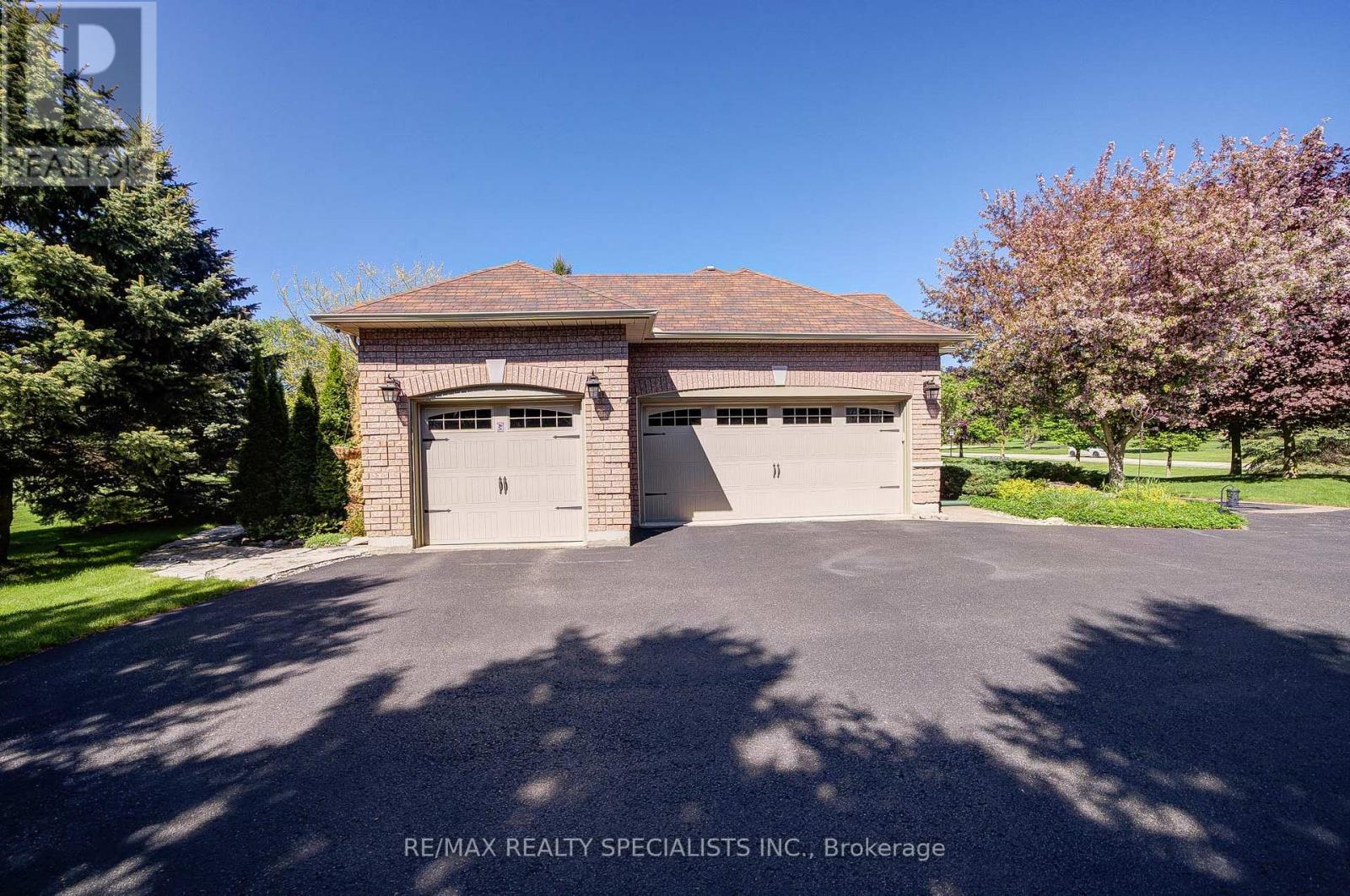 11 Bridlewood Boulevard, Halton Hills (Rural Halton Hills), Ontario  L0P 1H0 - Photo 9 - W12939078