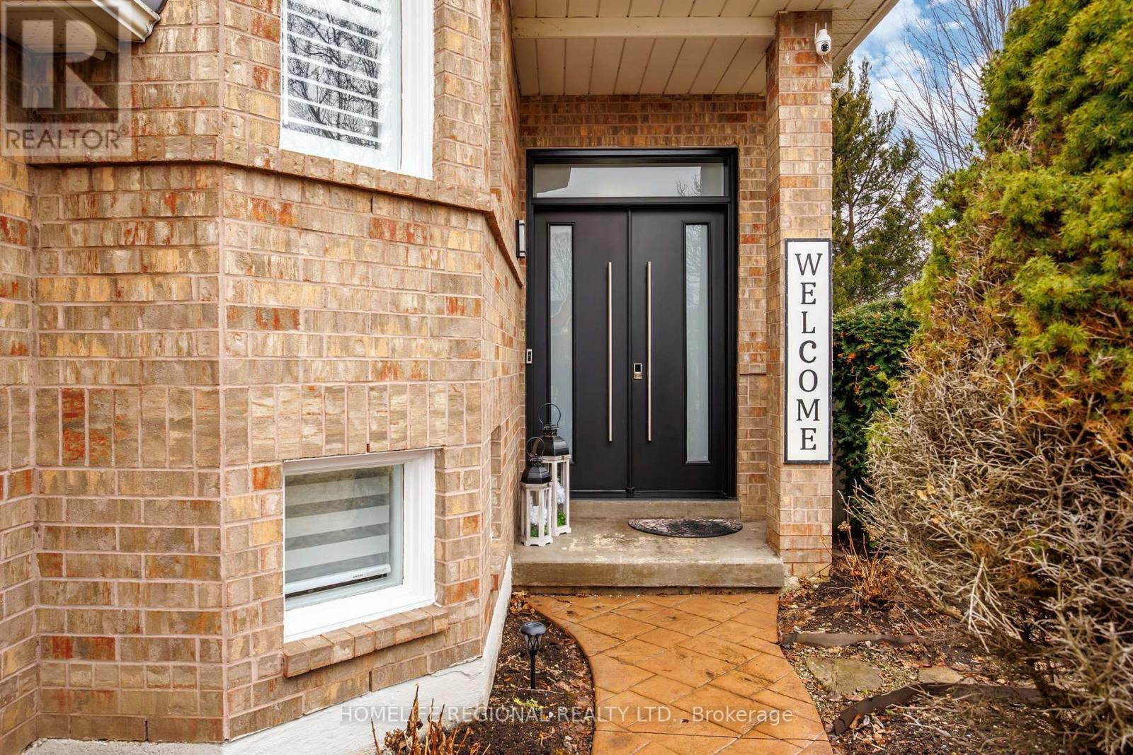 20 Ruddell Crescent, Halton Hills (Georgetown), Ontario  L7G 5N4 - Photo 2 - W12939110