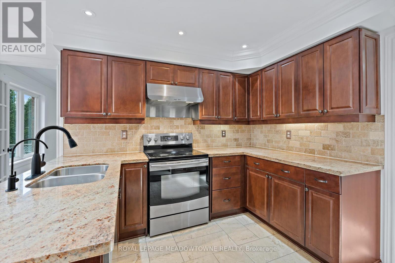 29 Hamilton Crescent, Halton Hills (Georgetown), Ontario  L7G 5K9 - Photo 12 - W12940074