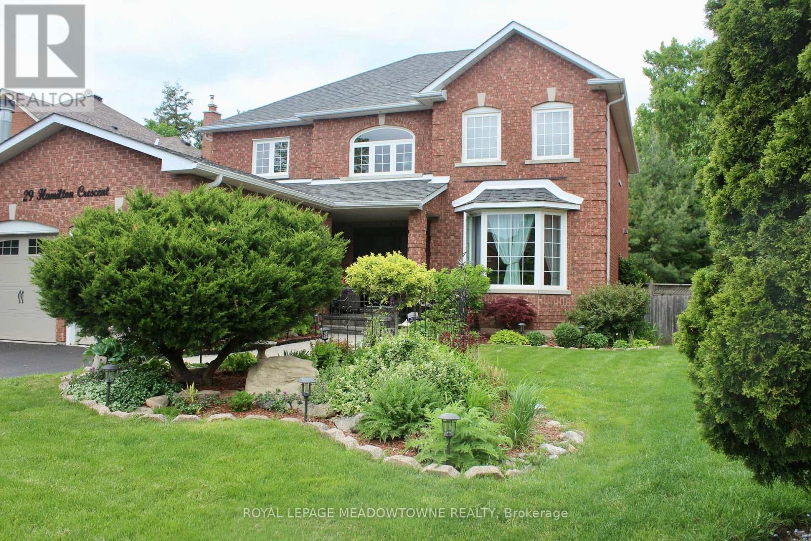 29 Hamilton Crescent, Halton Hills (Georgetown), Ontario  L7G 5K9 - Photo 2 - W12940074