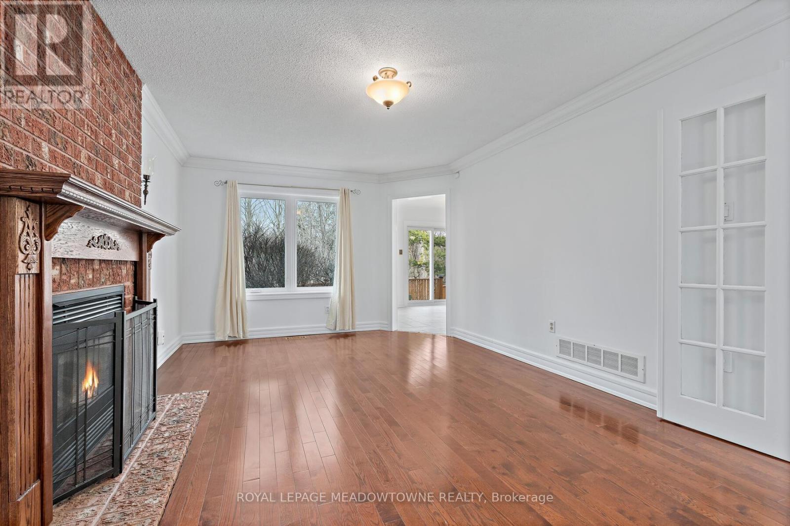 29 Hamilton Crescent, Halton Hills (Georgetown), Ontario  L7G 5K9 - Photo 9 - W12940074