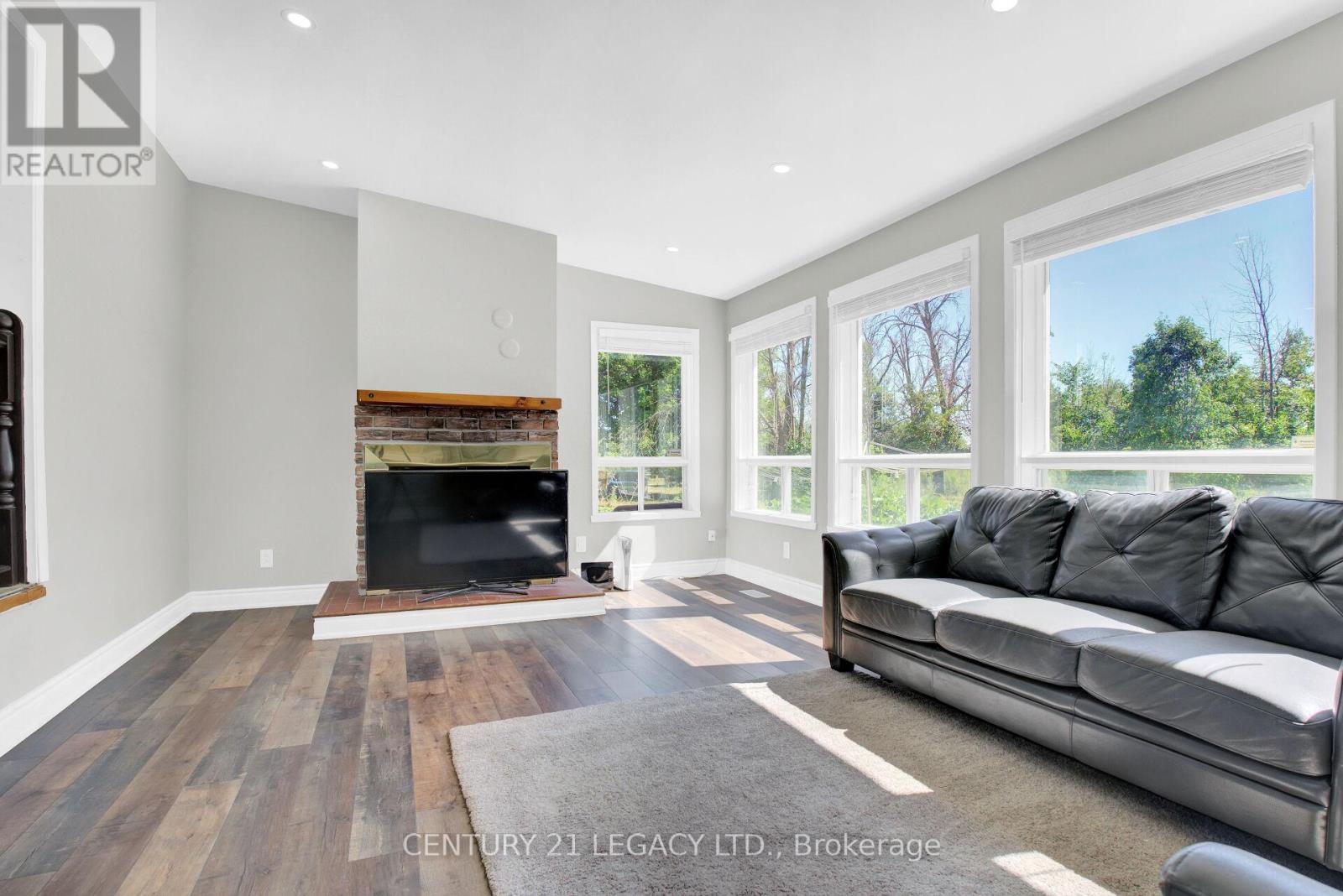 8182 Hornby Road, Halton Hills (Rural Halton Hills), Ontario  L0P 1E0 - Photo 5 - W12942370