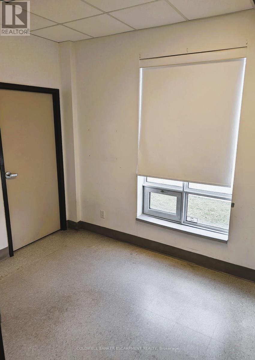 Unit A - 10 Eastern Avenue, Halton Hills (Ac Acton), Ontario  L7J 0A5 - Photo 4 - W12942828