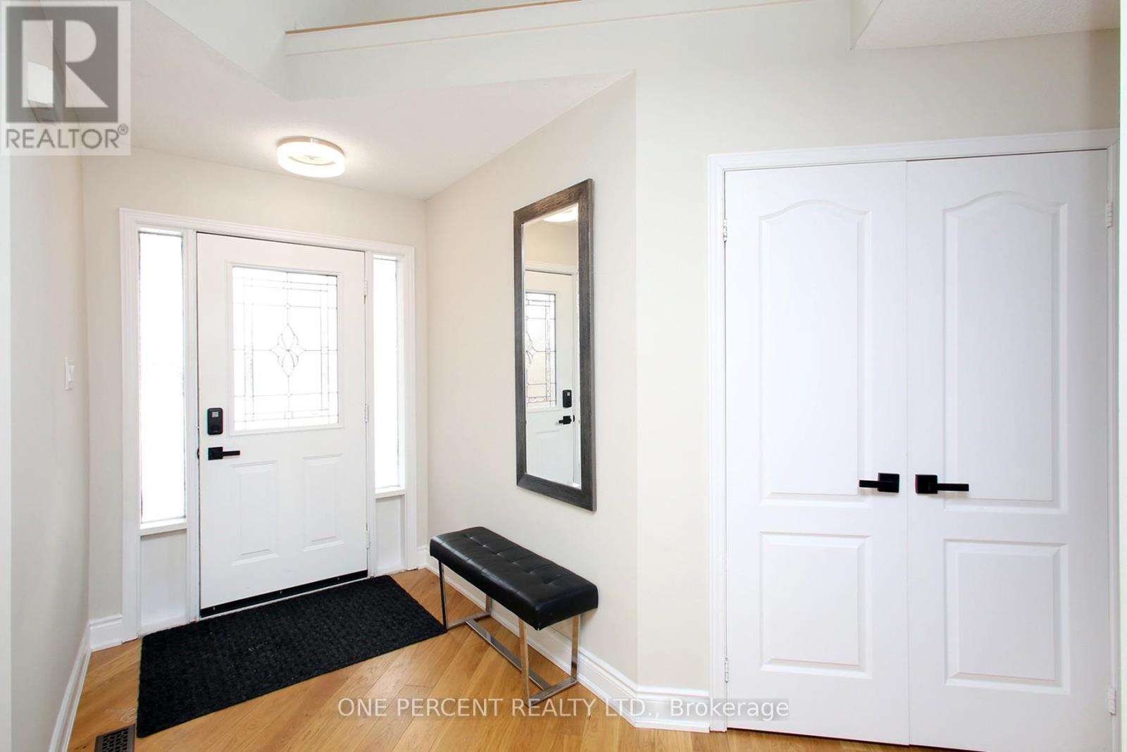 5 Watson Road, Halton Hills (Georgetown), Ontario  L7G 5N8 - Photo 2 - W12944334