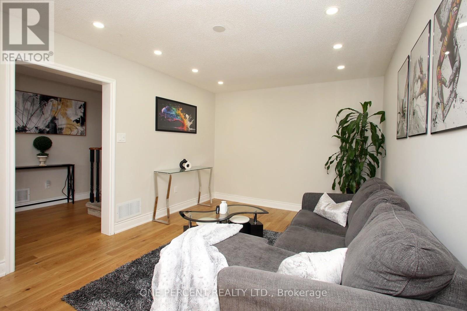 5 Watson Road, Halton Hills (Georgetown), Ontario  L7G 5N8 - Photo 4 - W12944334