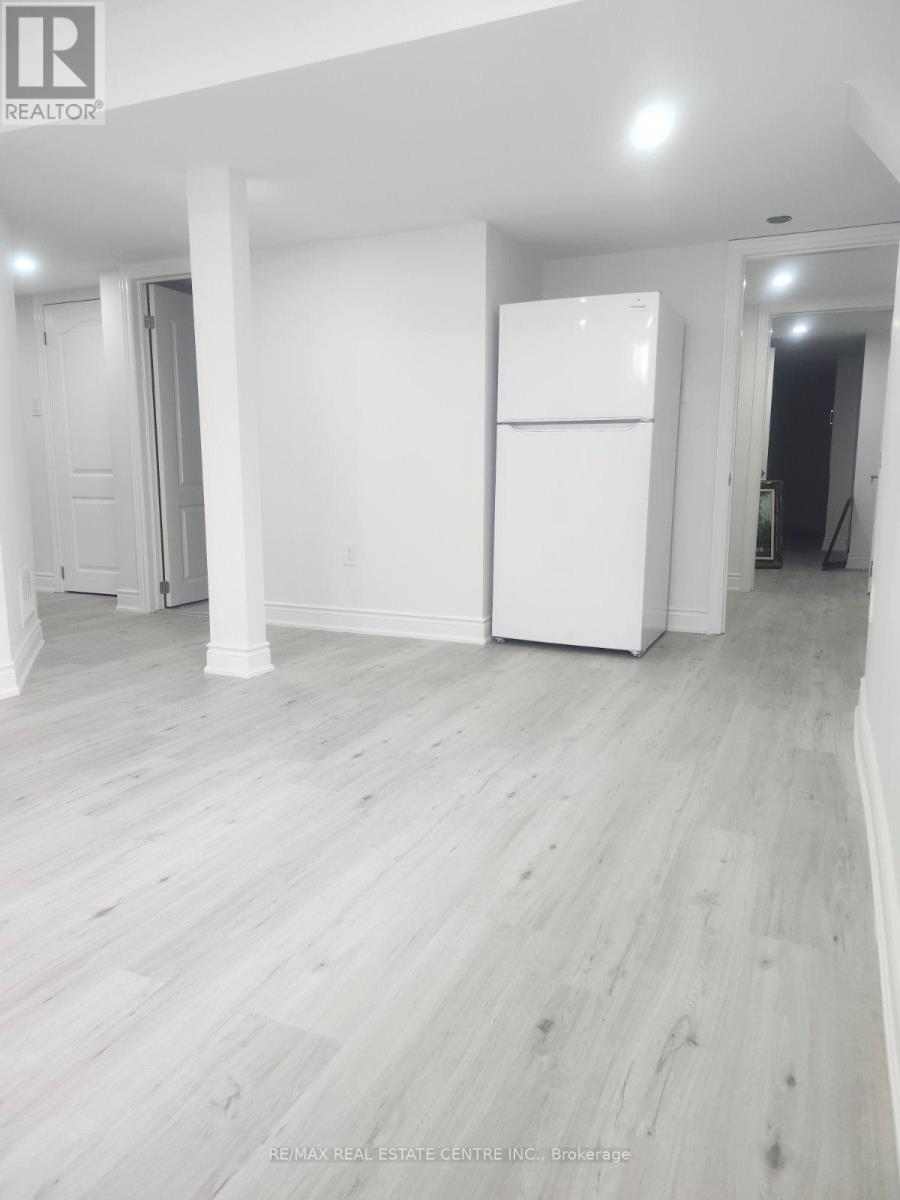 Bsmt1 - 1 Branigan Crescent, Halton Hills (Georgetown), Ontario  L0P 1K0 - Photo 5 - W12945074